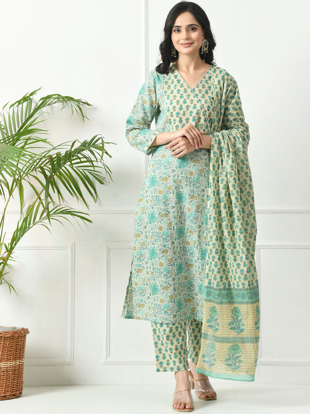 

filora Floral Printed Straight Pure Cotton Kurta With Trousers And Dupatta, Green
