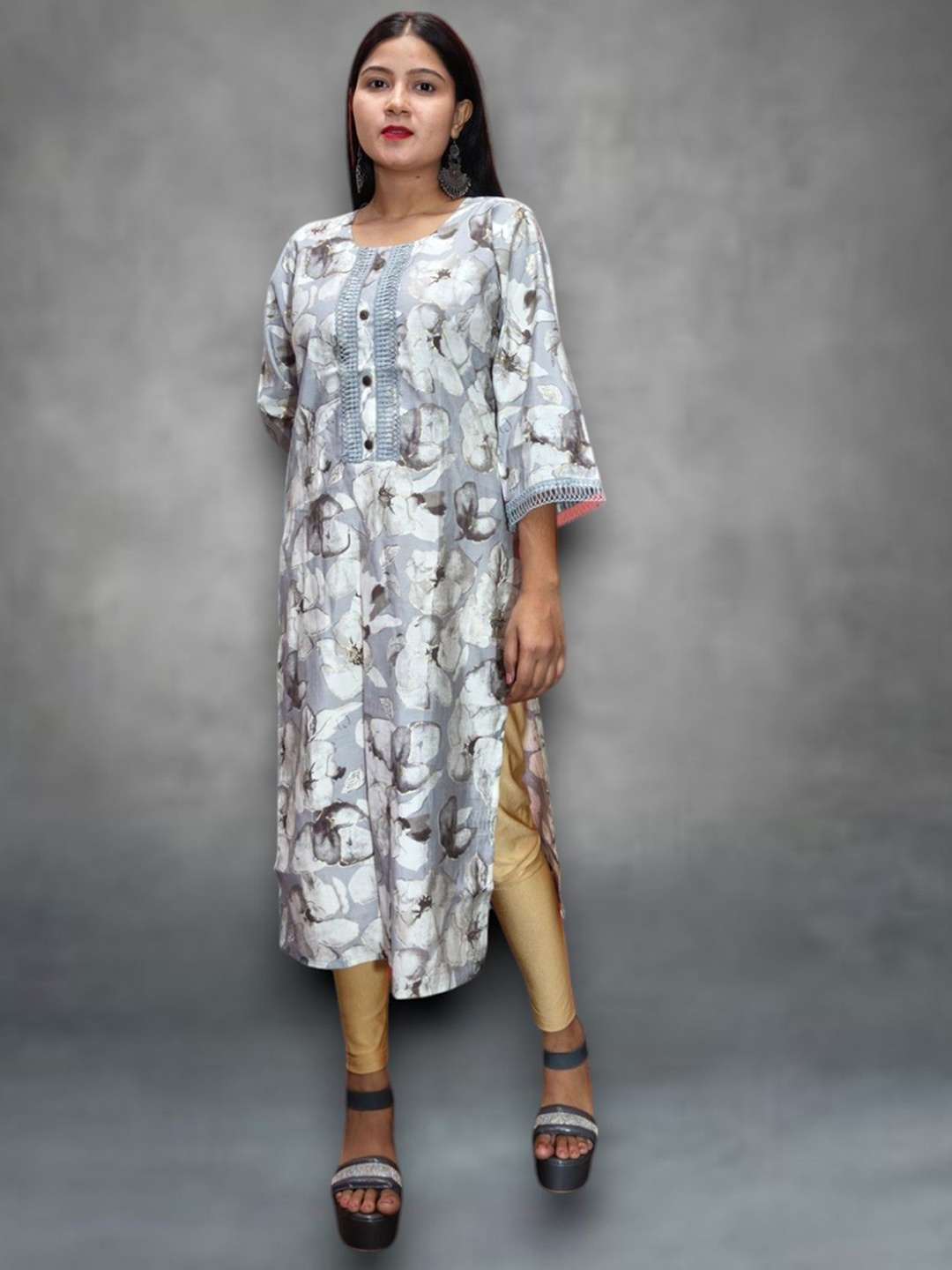 

Ayukti Floral Printed Thread Work Straight Kurta, Grey