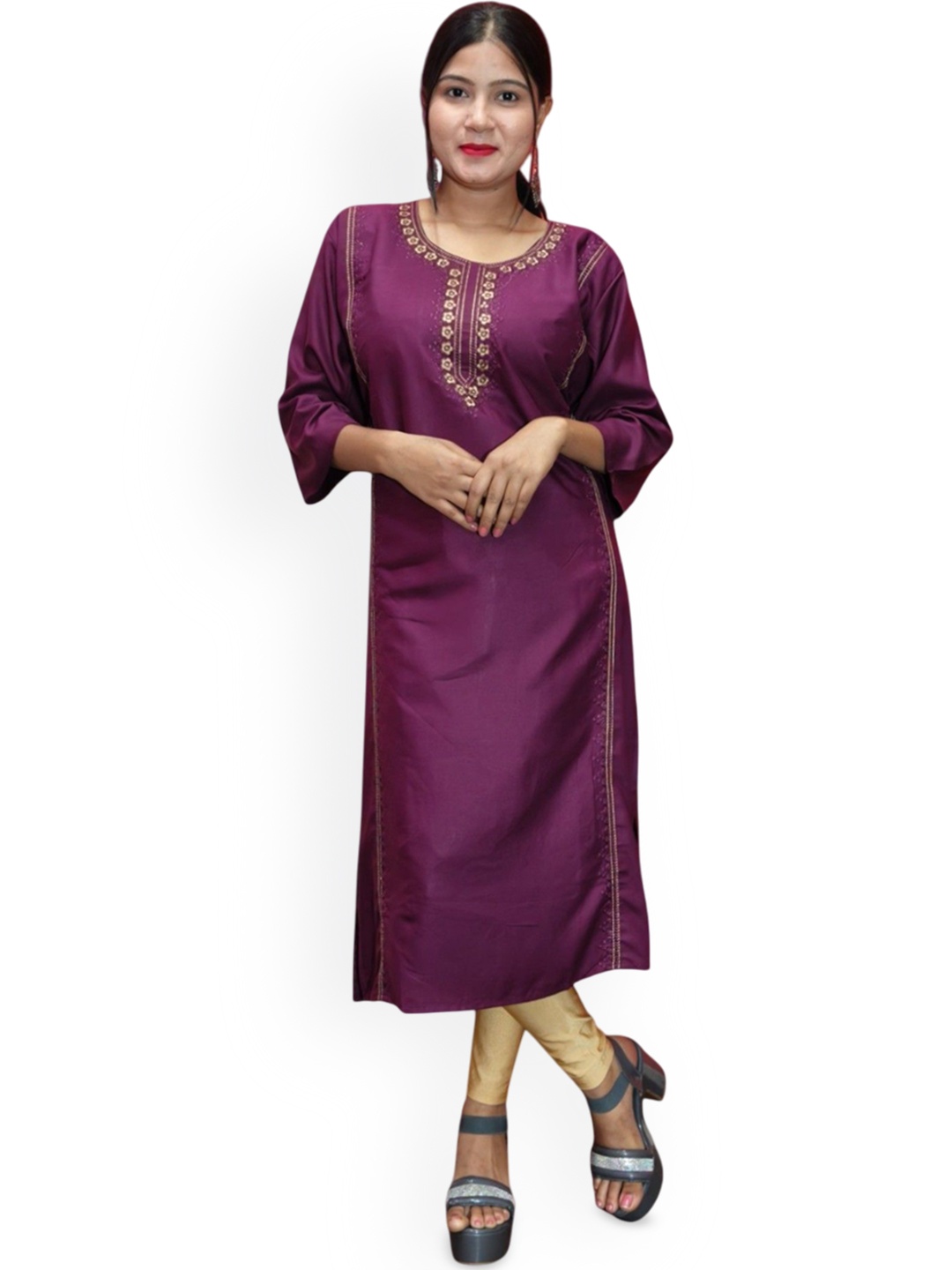 

Ayukti Floral Embroidered Round Neck Straight Kurta, Purple