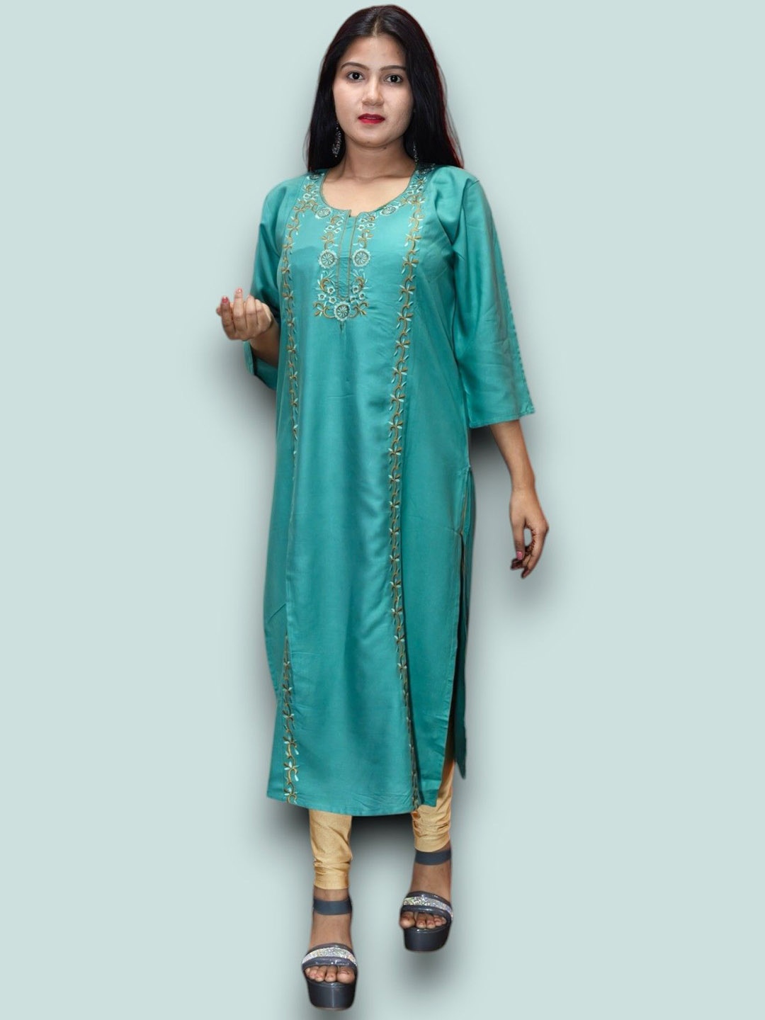 

Ayukti Floral Embroidered Thread Work Kurta, Green