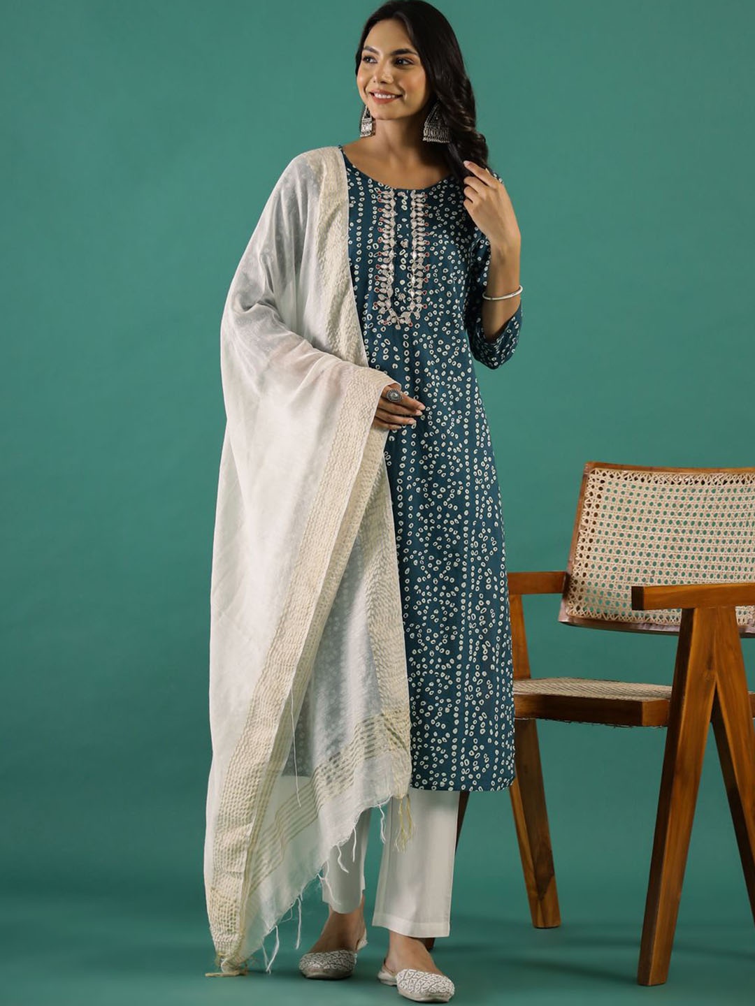 

Sangria Blue & white Bandhani Printed Gotta Patti Round Neck Pure Cotton Straight Kurta