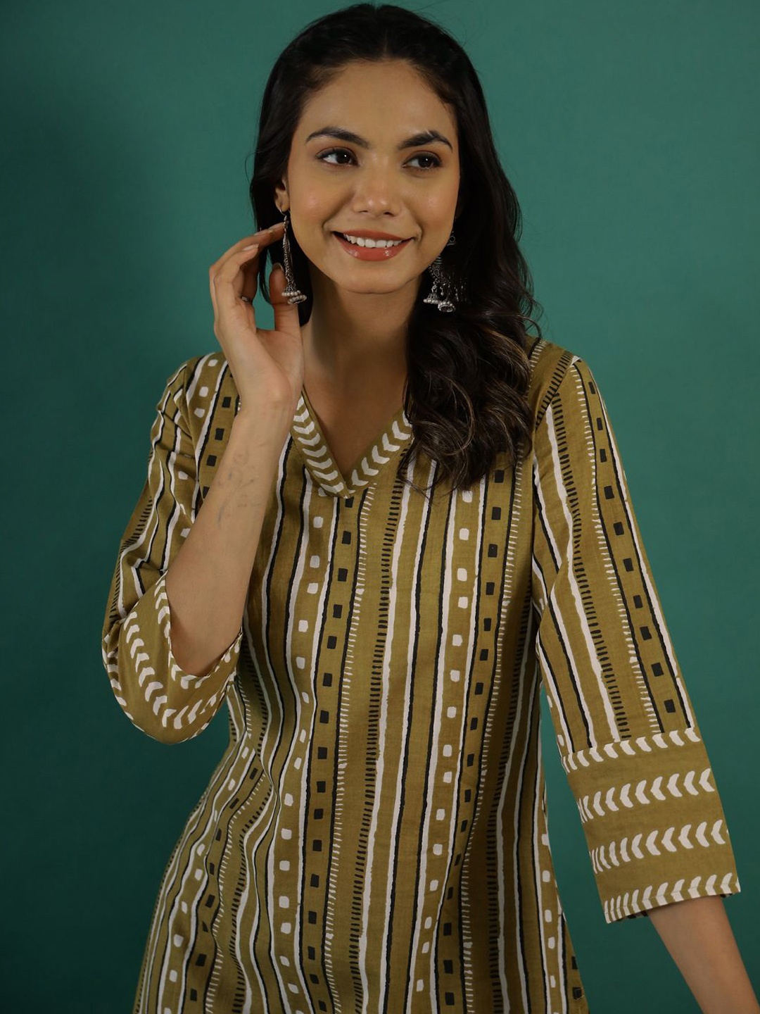 

Sangria Green Geometric Printed V-Neck Pure Cotton Straight Kurta