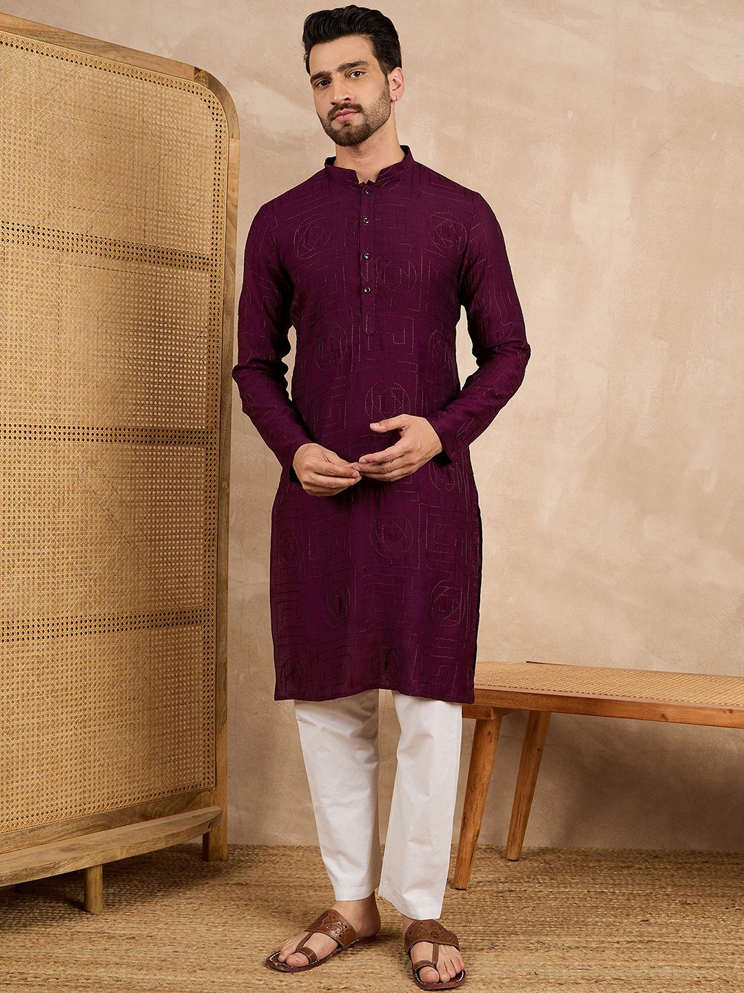 

SWAGG INDIA Geometric Embroidered Thread Work Band Collar Straight Kurta, Purple