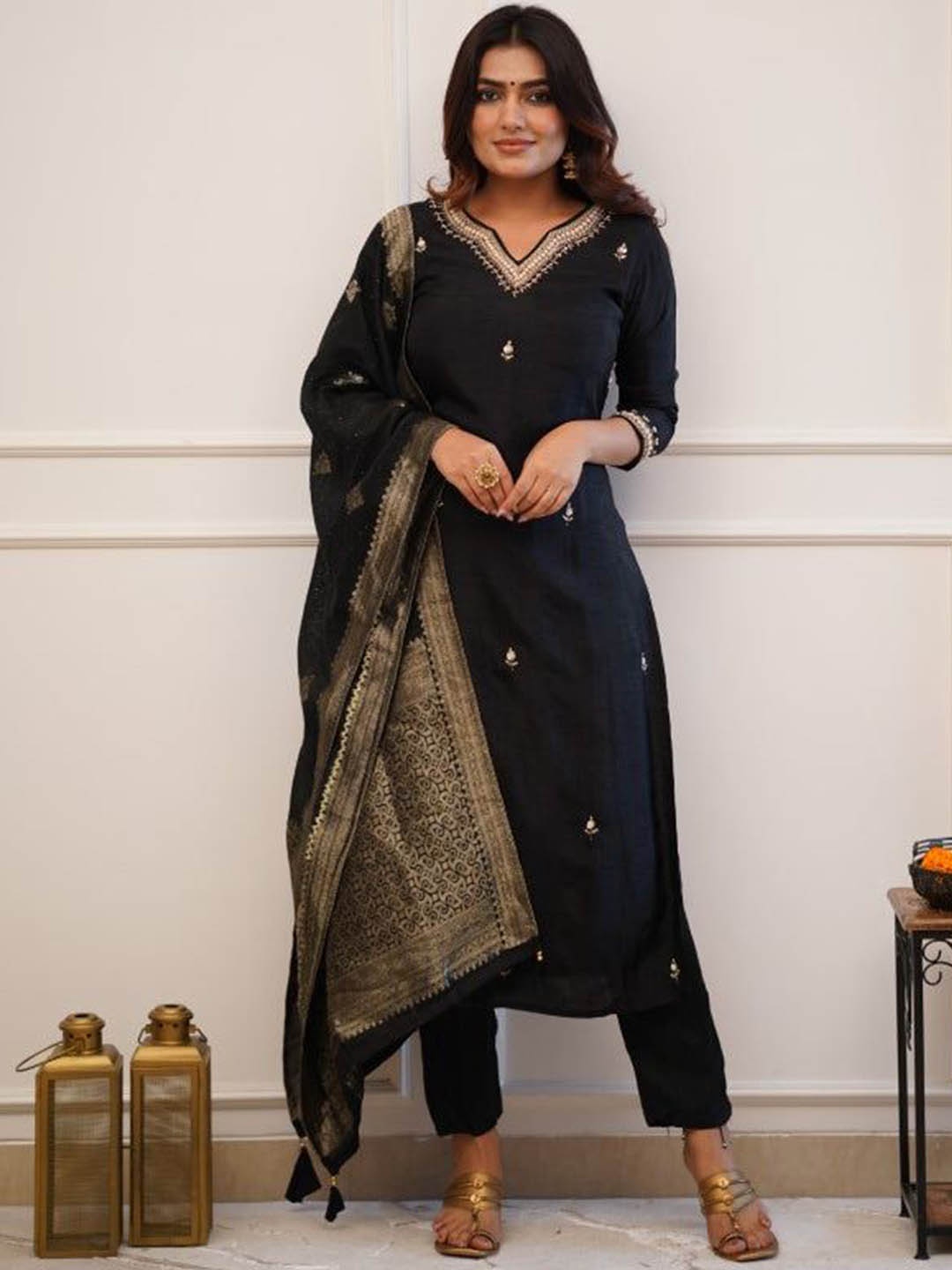 

PARNAVI Floral Embroidered Sequinned Chanderi Cotton Kurta With Trousers And Dupatta, Black