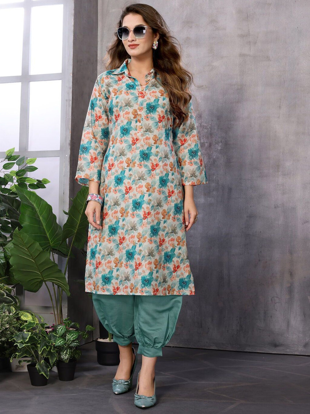 

SHISHKALA Floral Printed Shirt Collar Straight Kurta With Trousers, Beige