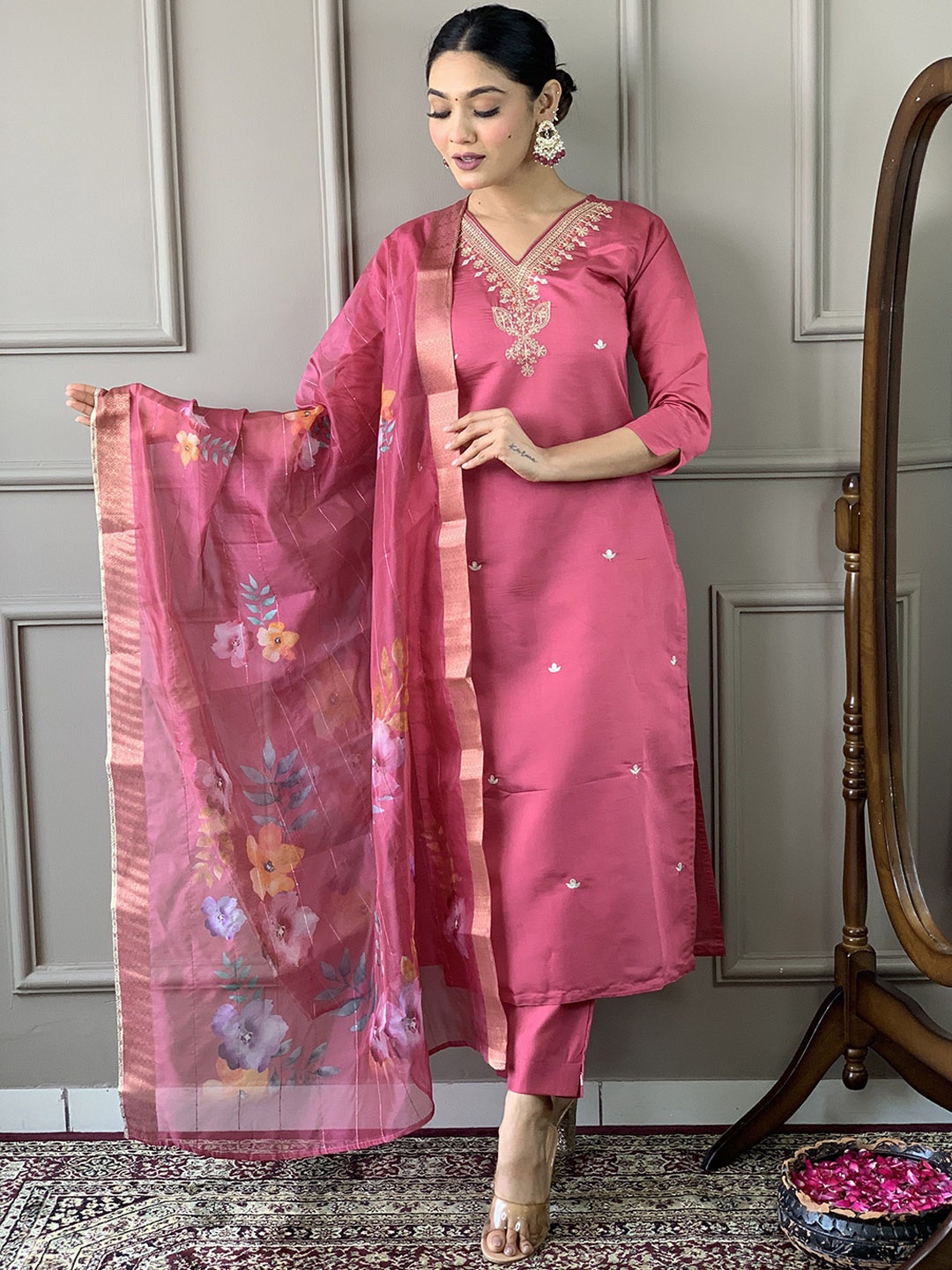 

PARNAVI Niharika Floral Embroidered V-Neck Zari Straight Kurta With Trouser And Dupatta, Pink
