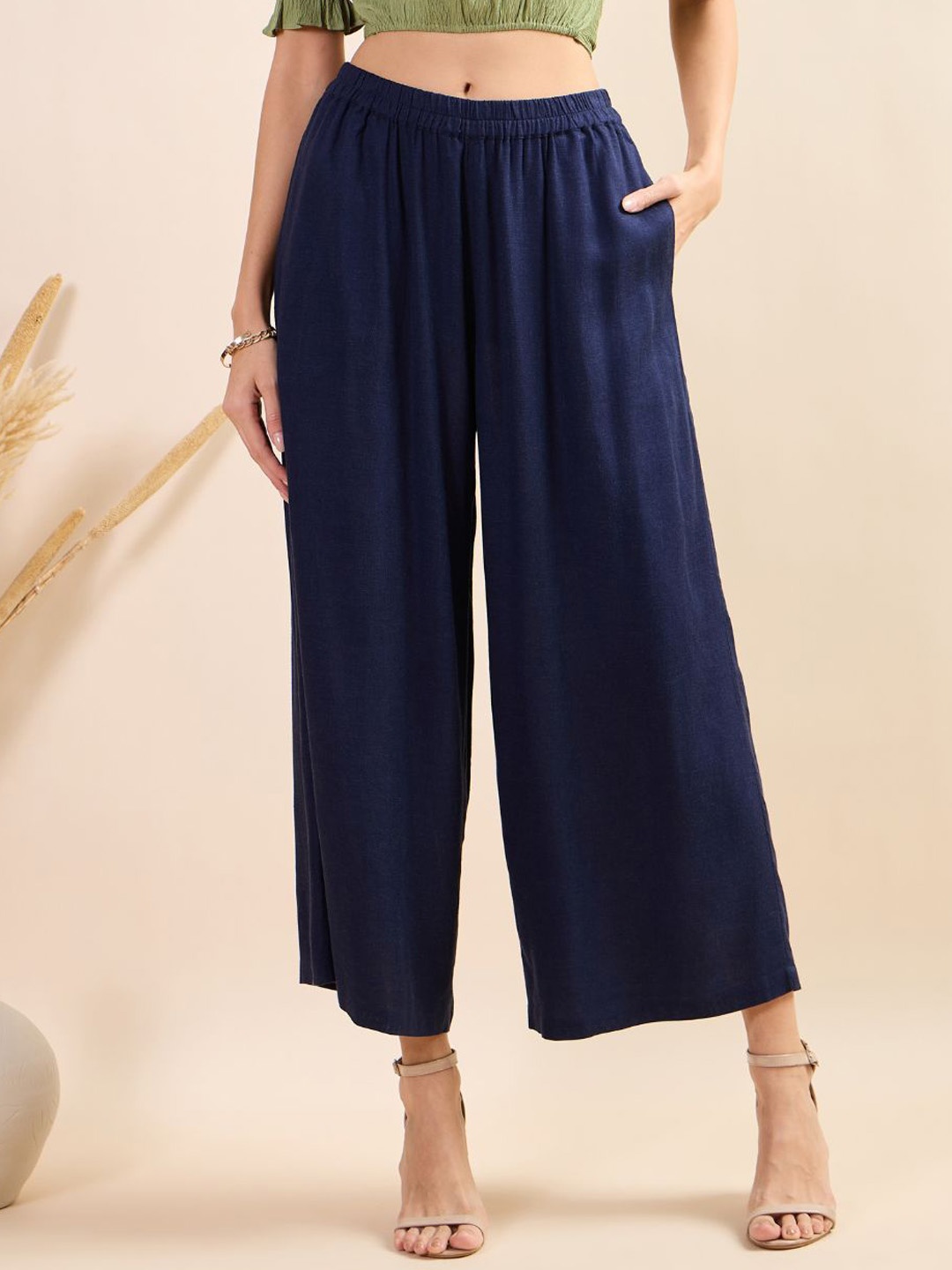 

Kiarabel Retail Women Tailored Relaxed Fit Pleated Mid-Rise Culottes Trousers, Navy blue