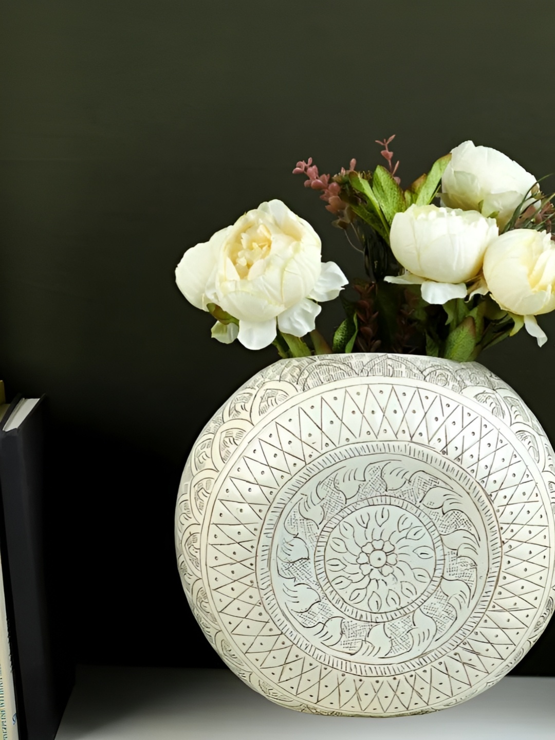 

THE HOME CO. Cream-Colored Textured Round-Shaped Flower Vase