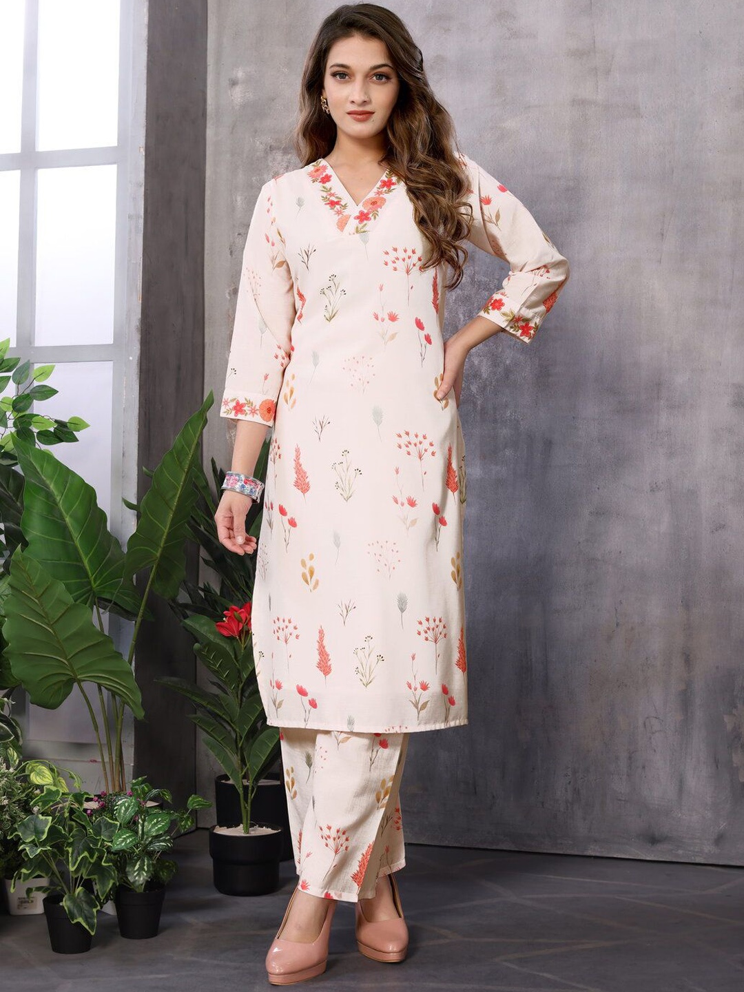 

SHAHVEER CREATION Floral Printed Cotton V-Neck Straight Kurta With Trousers, Cream