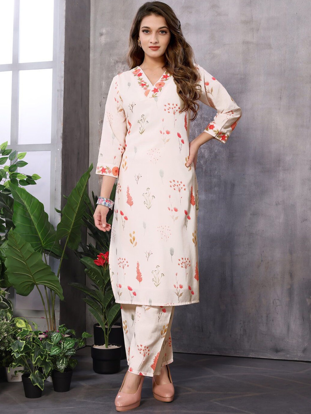 

SHISHKALA Floral Printed V-Neck Cotton Straight Kurta, Cream