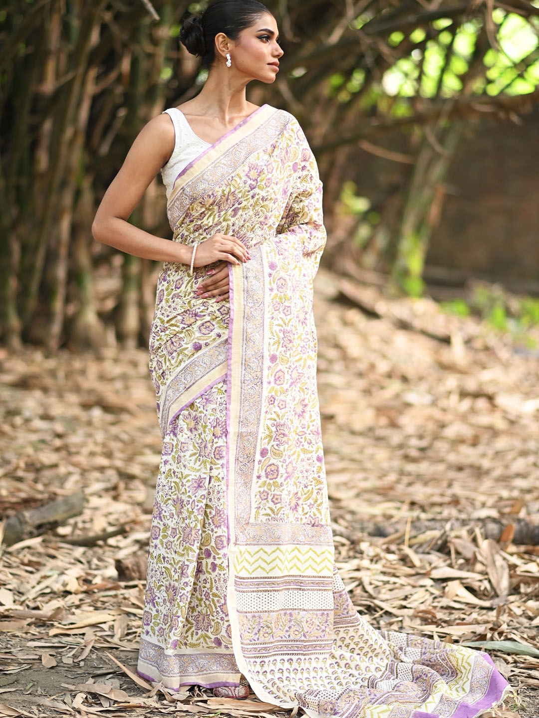 

Unnati Silks Floral Printed Block Print Saree, Cream