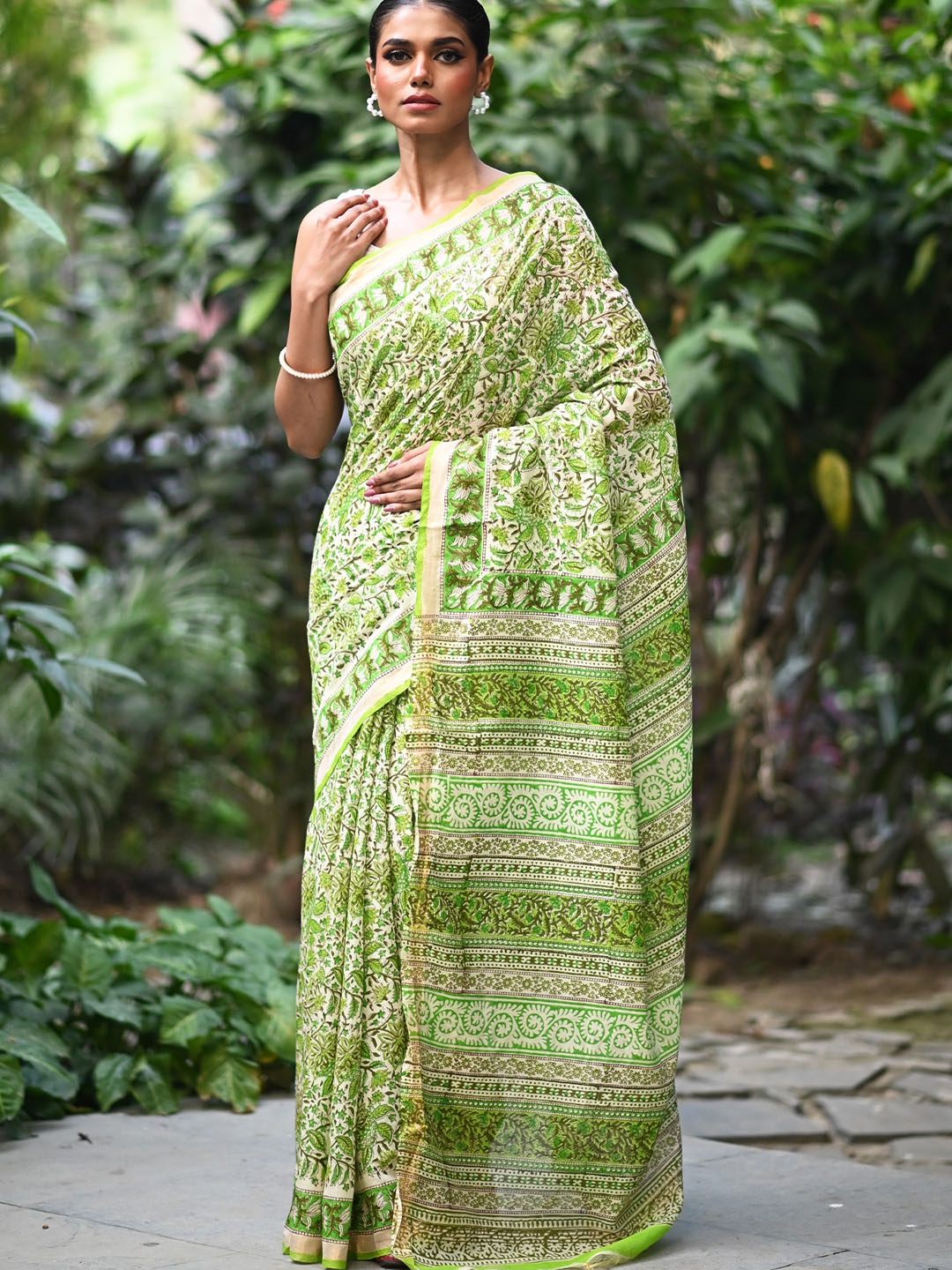 

Unnati Silks Ethnic Motifs Printed Handloom Block Print Saree, Green