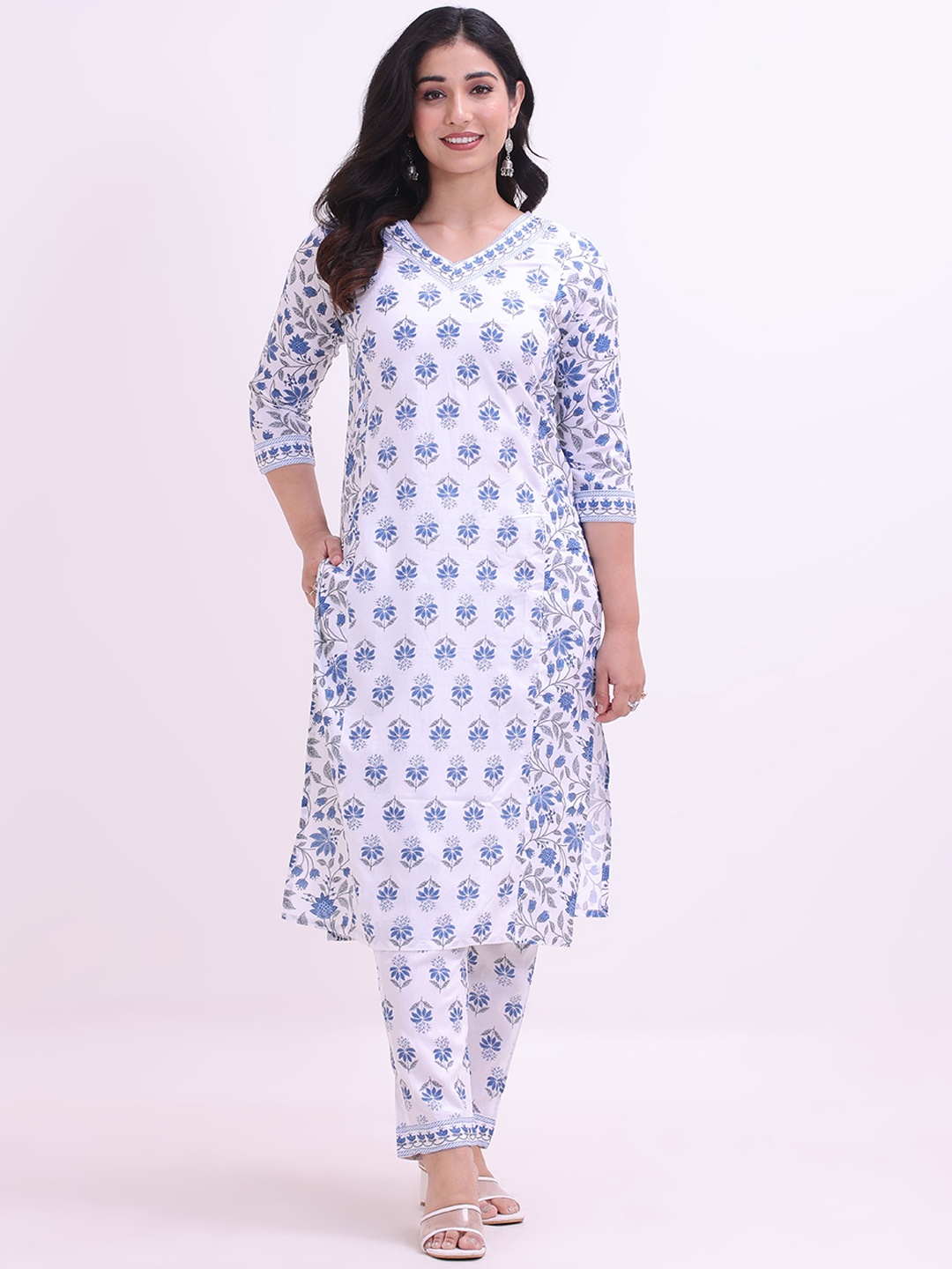 

Smartyhub Floral Printed V-Neck Pure Cotton Straight Kurta with Trousers, Blue