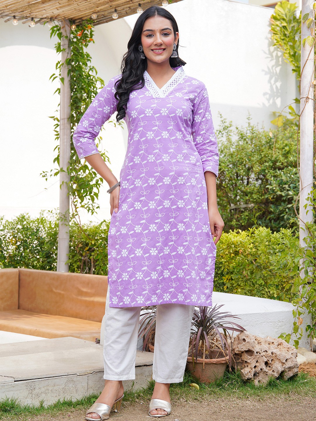 

PHYSIL Geometric Printed V-Neck Pure Cotton Straight Kurta, Purple