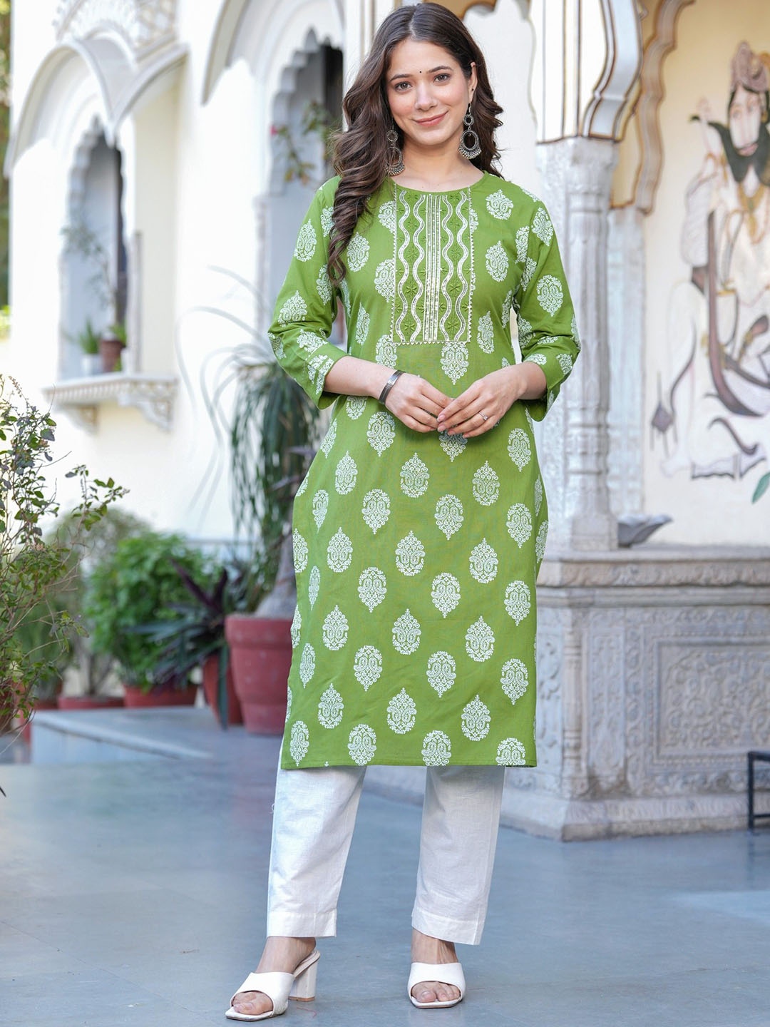 

PHYSIL Ethnic Motifs Printed Sequinned Cotton Straight Kurta, Green