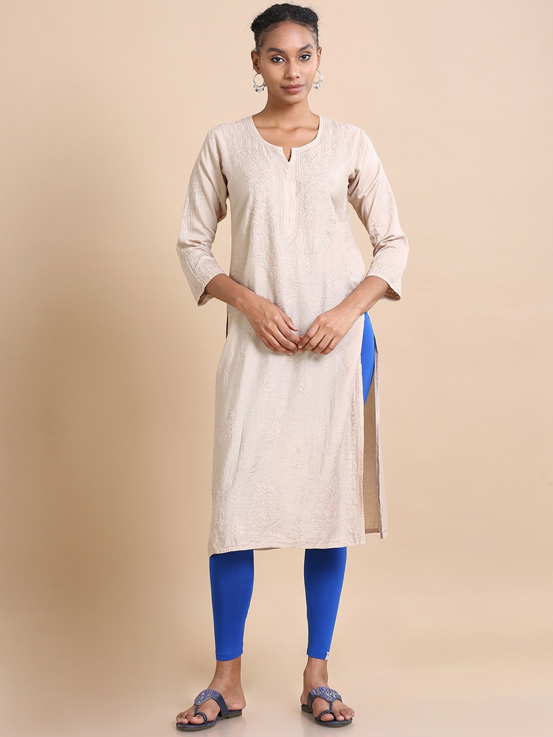 

Hassu's Floral Embroidery Thread Work Notch Neck Chanderi Cotton Straight Kurta, Off white