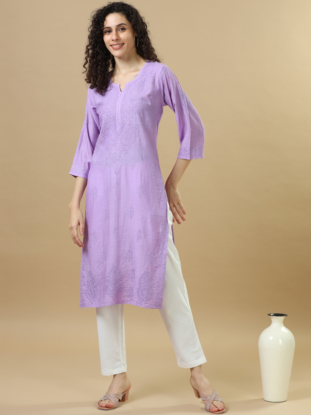 

Hassu's Floral Emboidered Chikankari Notch-Neck Straight Kurta, Purple