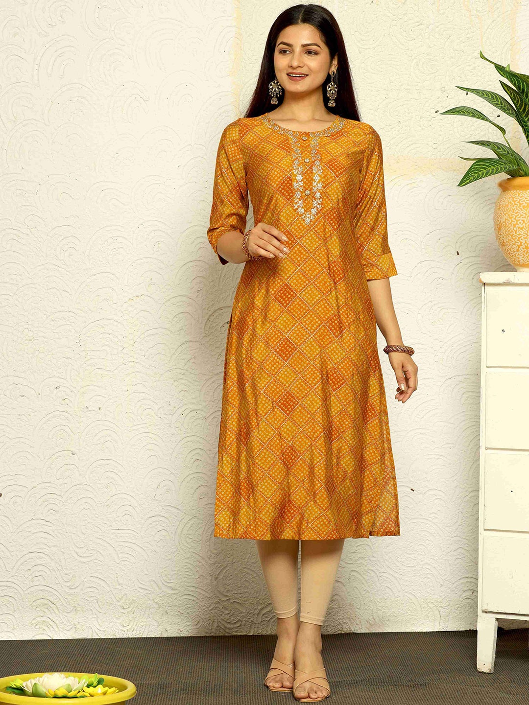 

Hassu's Ethnic Motifs Zari Embroidered Round Neck Straight Kurta, Orange