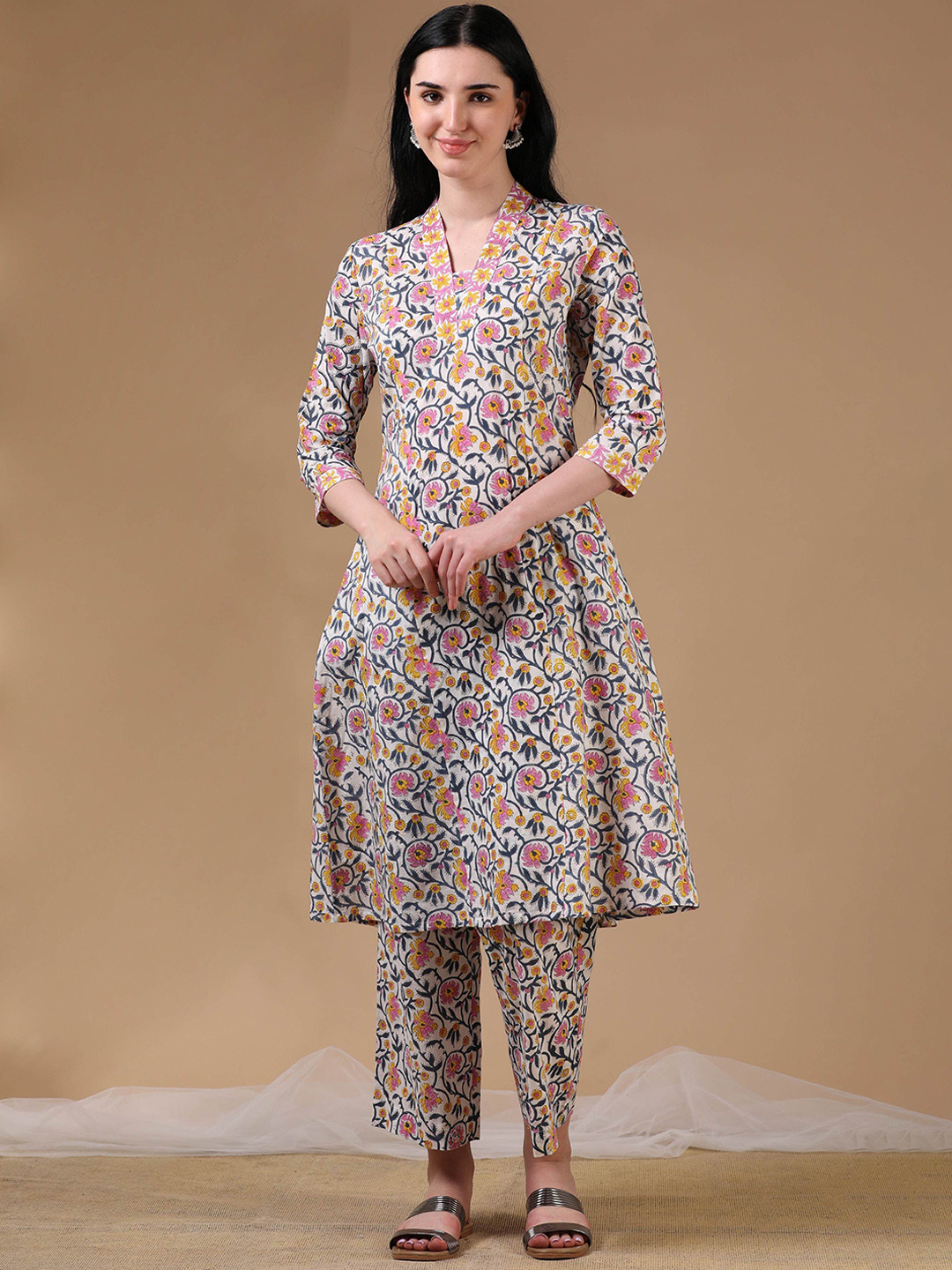 

Hassu's Floral printed V-Neck A-Line Kurta, Off white