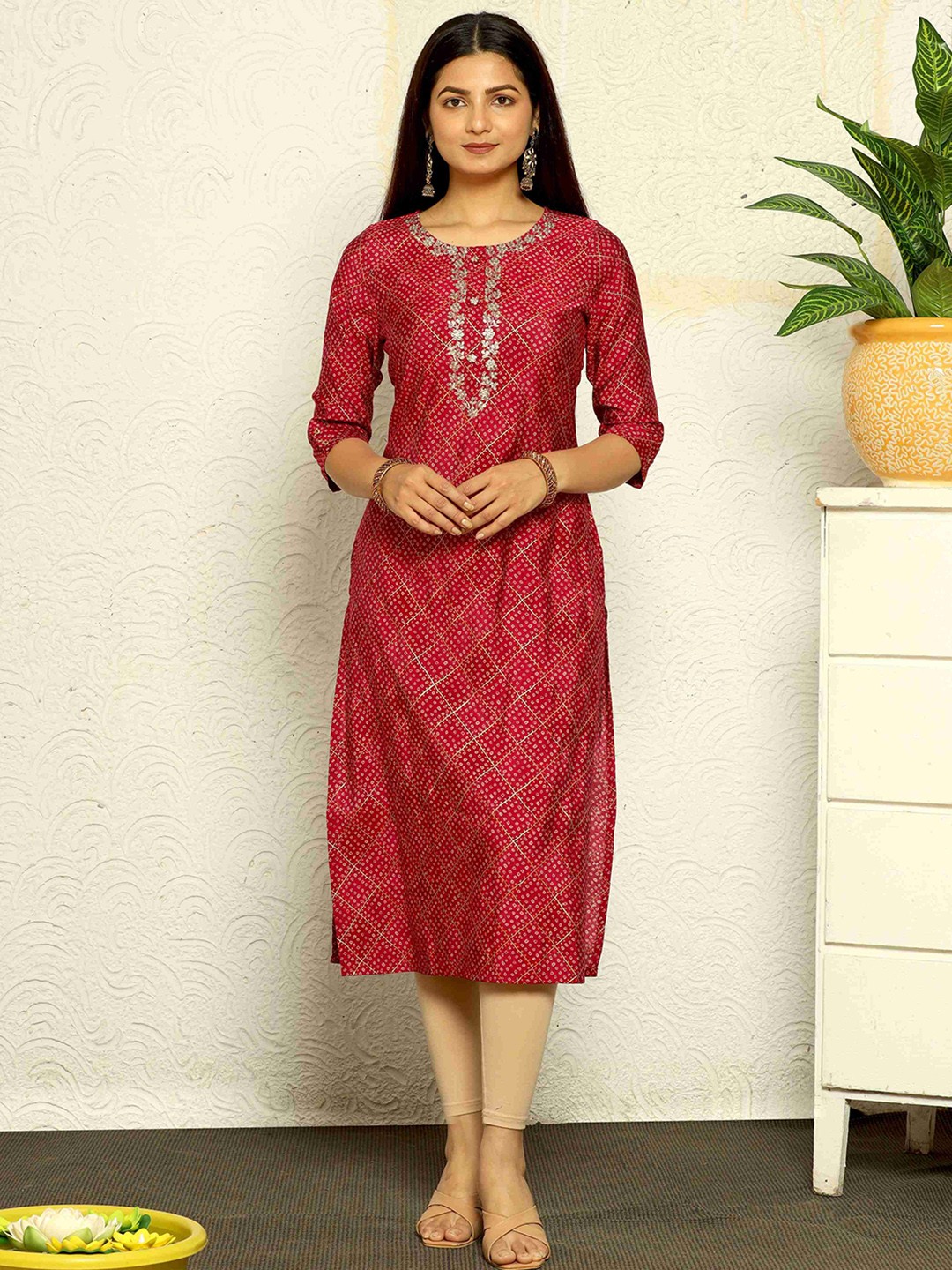 

Hassu's Ethnic Motifs Zari Embroidered Round Neck Straight Kurta, Red