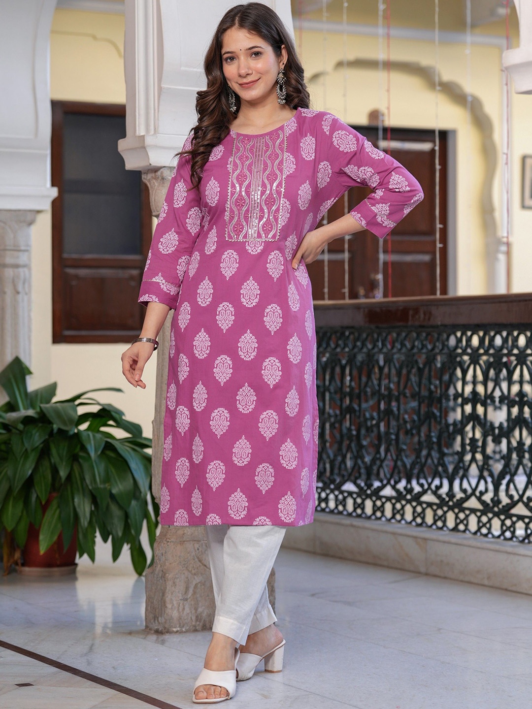 

PHYSIL Ethnic Motifs Printed Sequinned Pure Cotton Straight Kurta, Pink