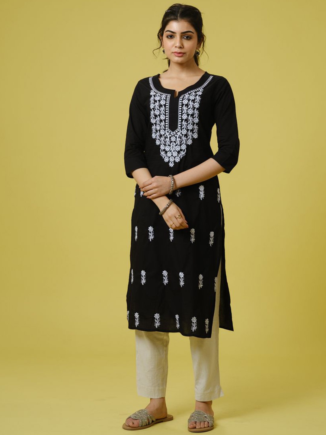 

Hassu's Floral Embroidered Thread Work Notch-Neck Straight Kurta, Black