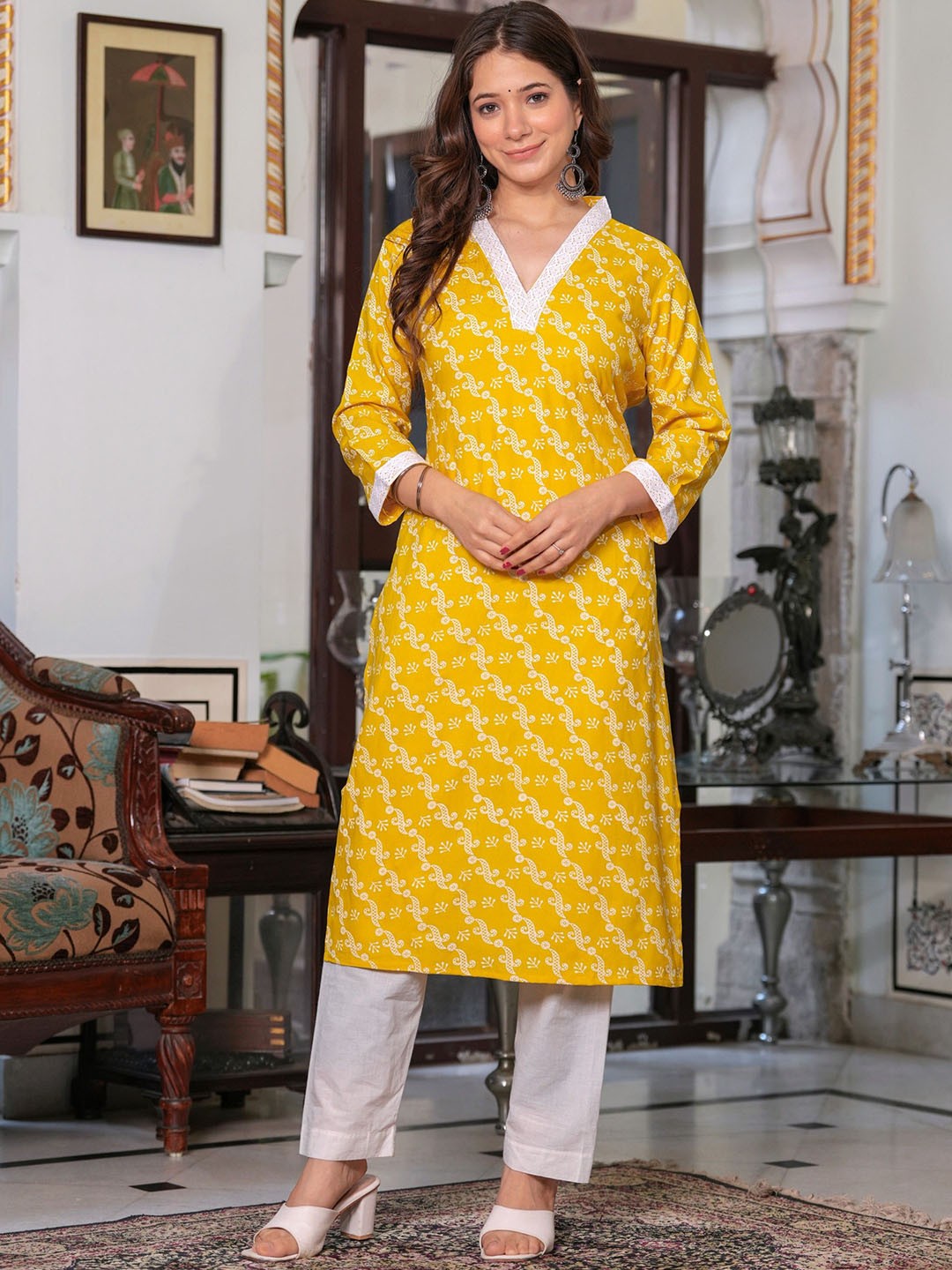 

PHYSIL Geometric Printed V-Neck Pure Cotton Straight Kurta, Yellow