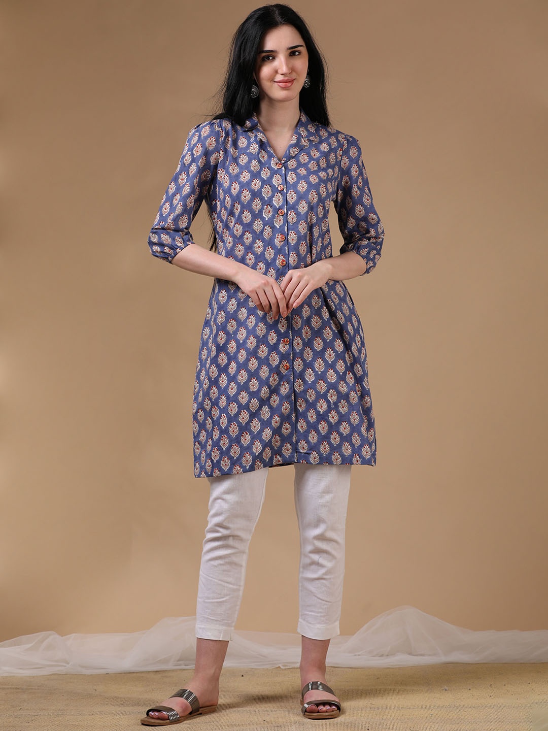 

Hassu's Floral Printed Block Print Mandarin collar Straight Kurta, Blue