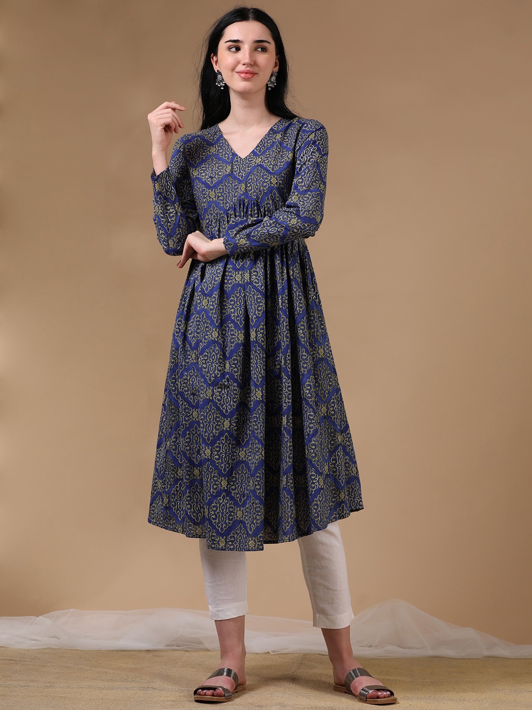

Hassu's Ethnic Motifs Printed V-Neck Anarkali Kurta, Blue
