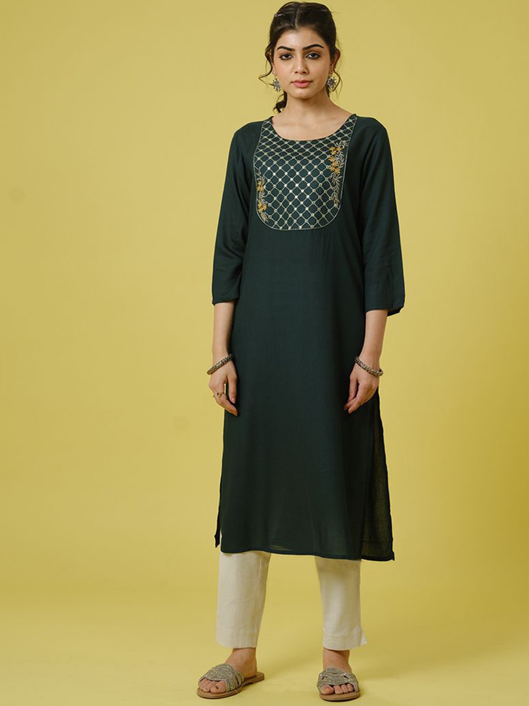 

Hassu's Floral Yoke Design Thread Work Pure Cotton Straight Kurta, Green