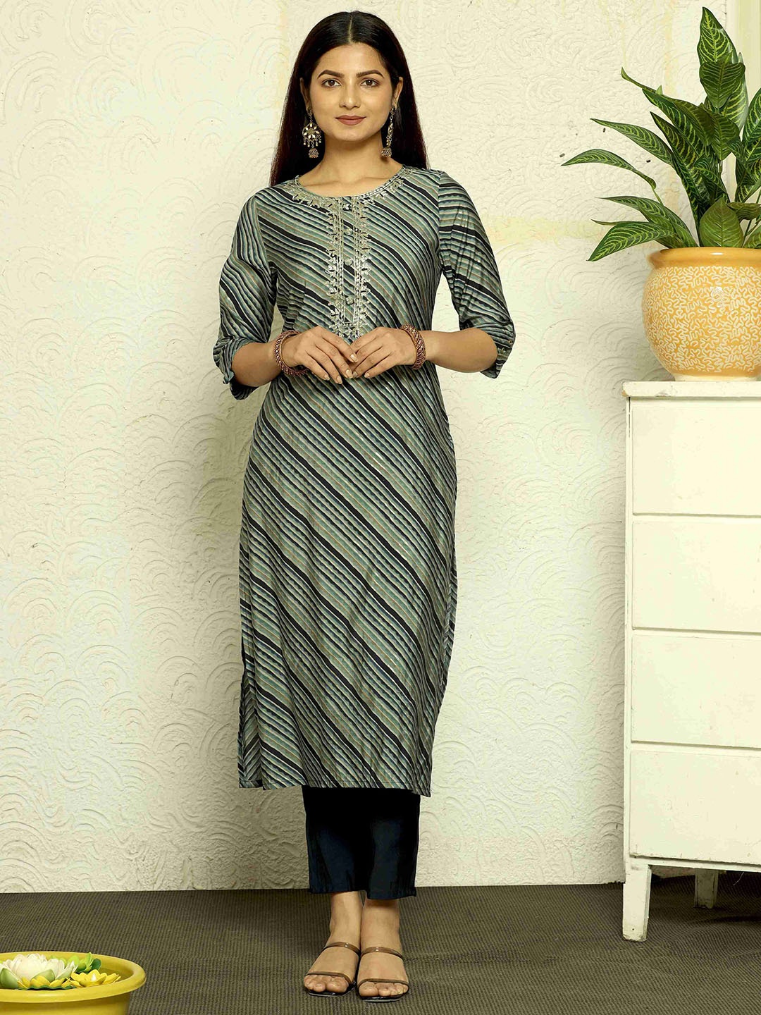 

Hassu's Striped Zari Embroidered Round Neck Straight Kurta, Blue