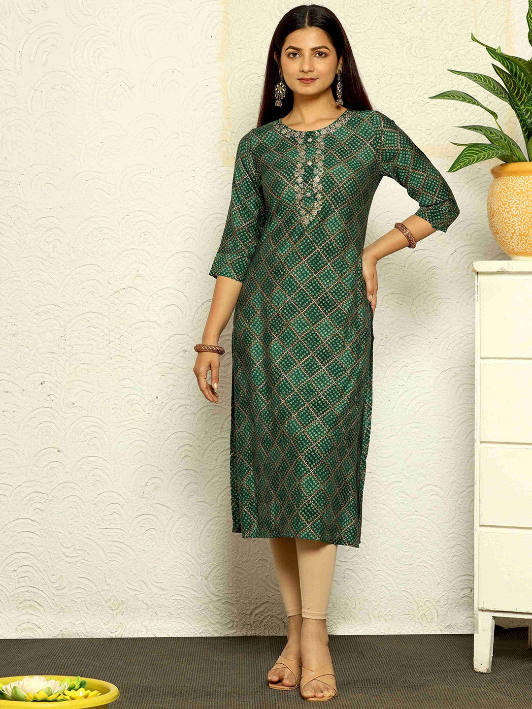 

Hassu's Checked Gotta Patti Round Neck Pure Cotton Straight Kurta, Green