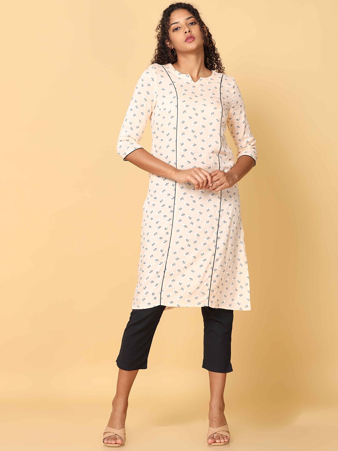 

Hassu's Floral Printed Notch Neck Straight Kurta, Beige