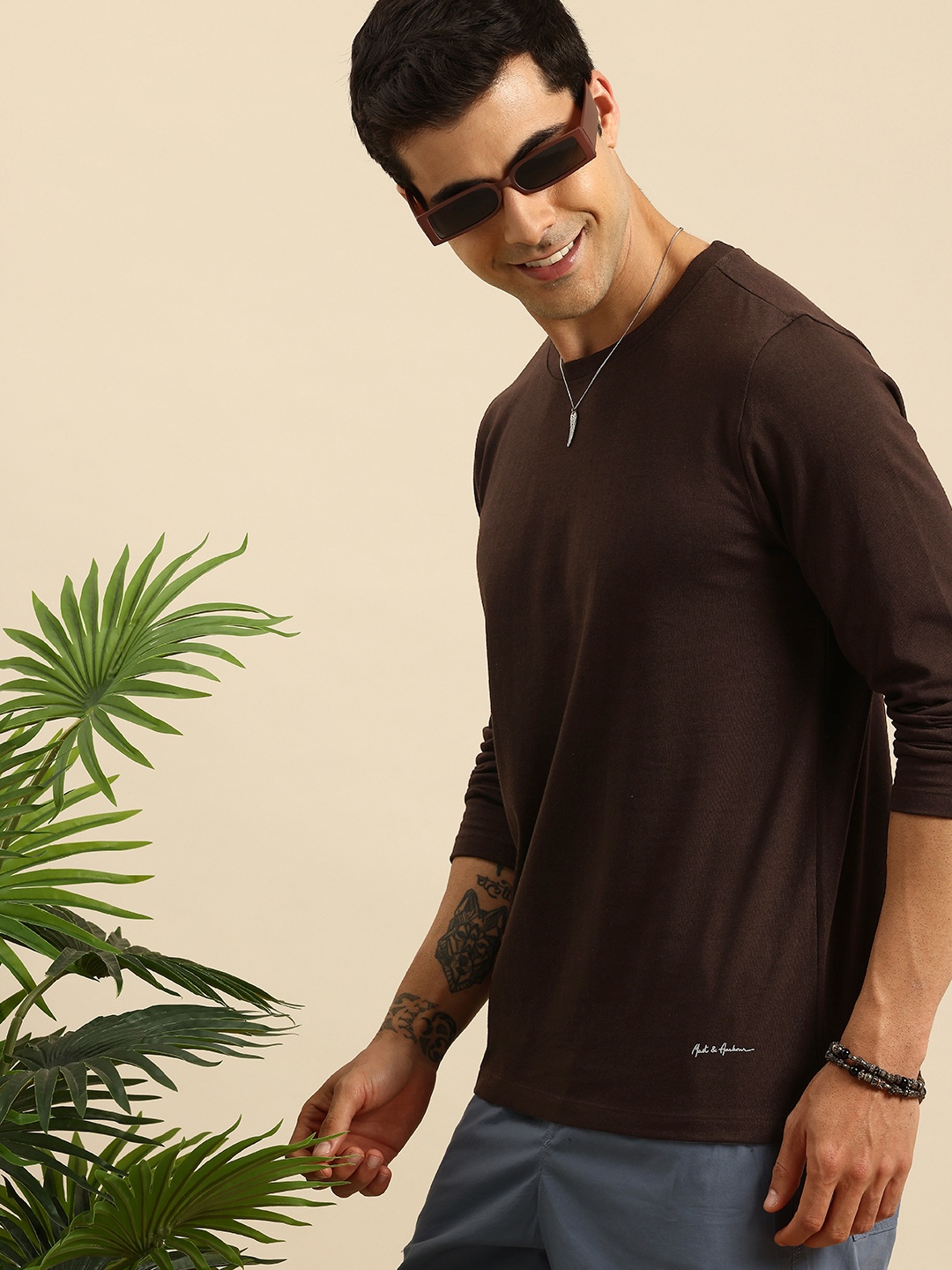 

Mast & Harbour Round Neck Long Sleeves T-shirt, Coffee brown
