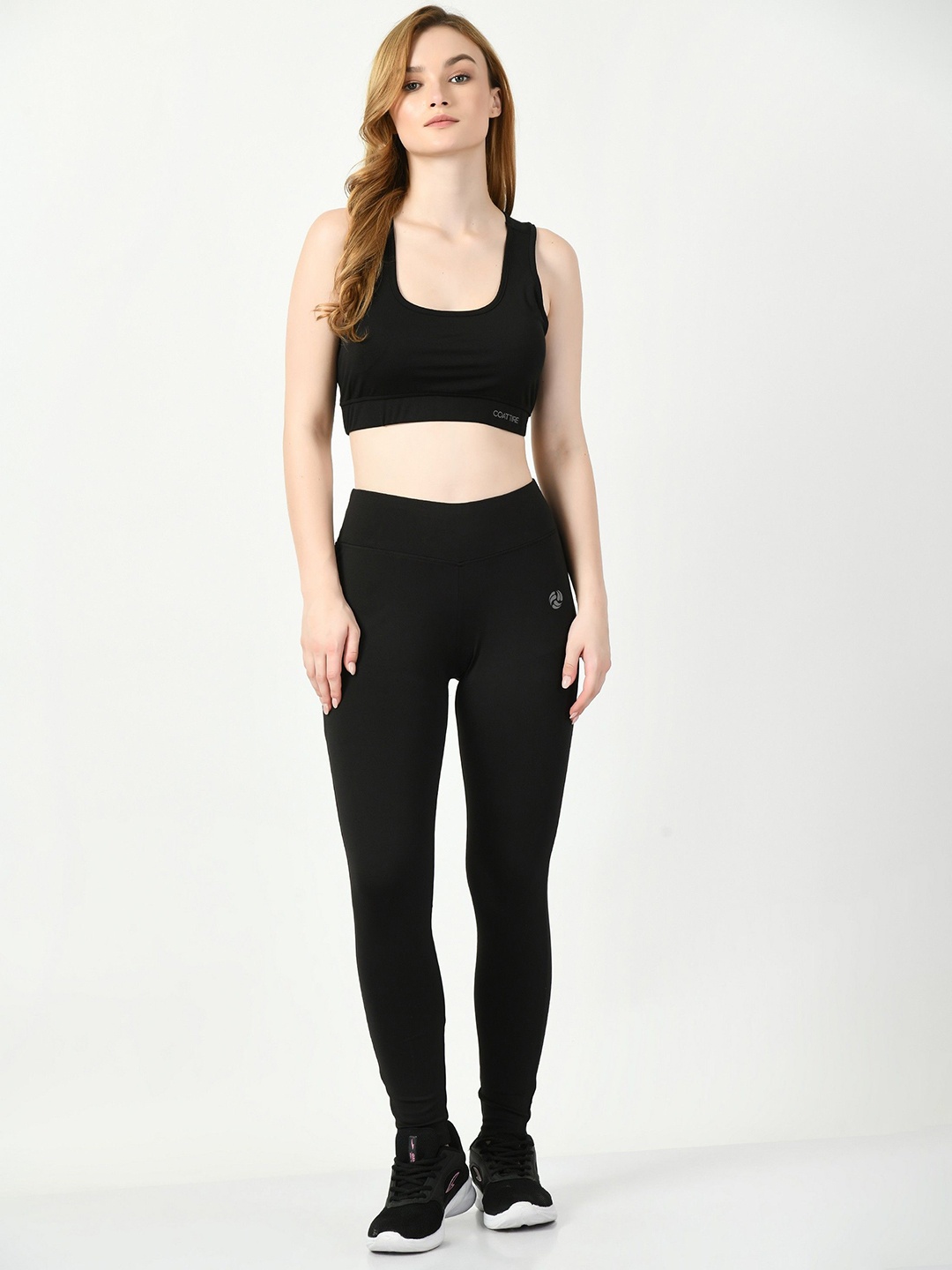 

COATTIRE Scoop-Neck Sports Bra & Tights, Black