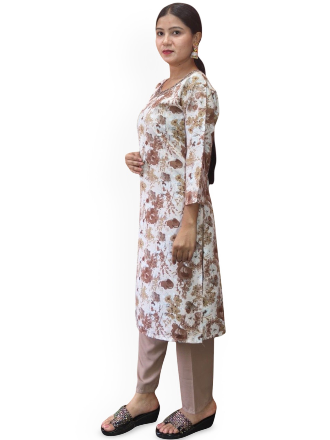 

Ayukti Floral Printed Round Neck Pure Cotton Straight Kurta With Trousers, Brown