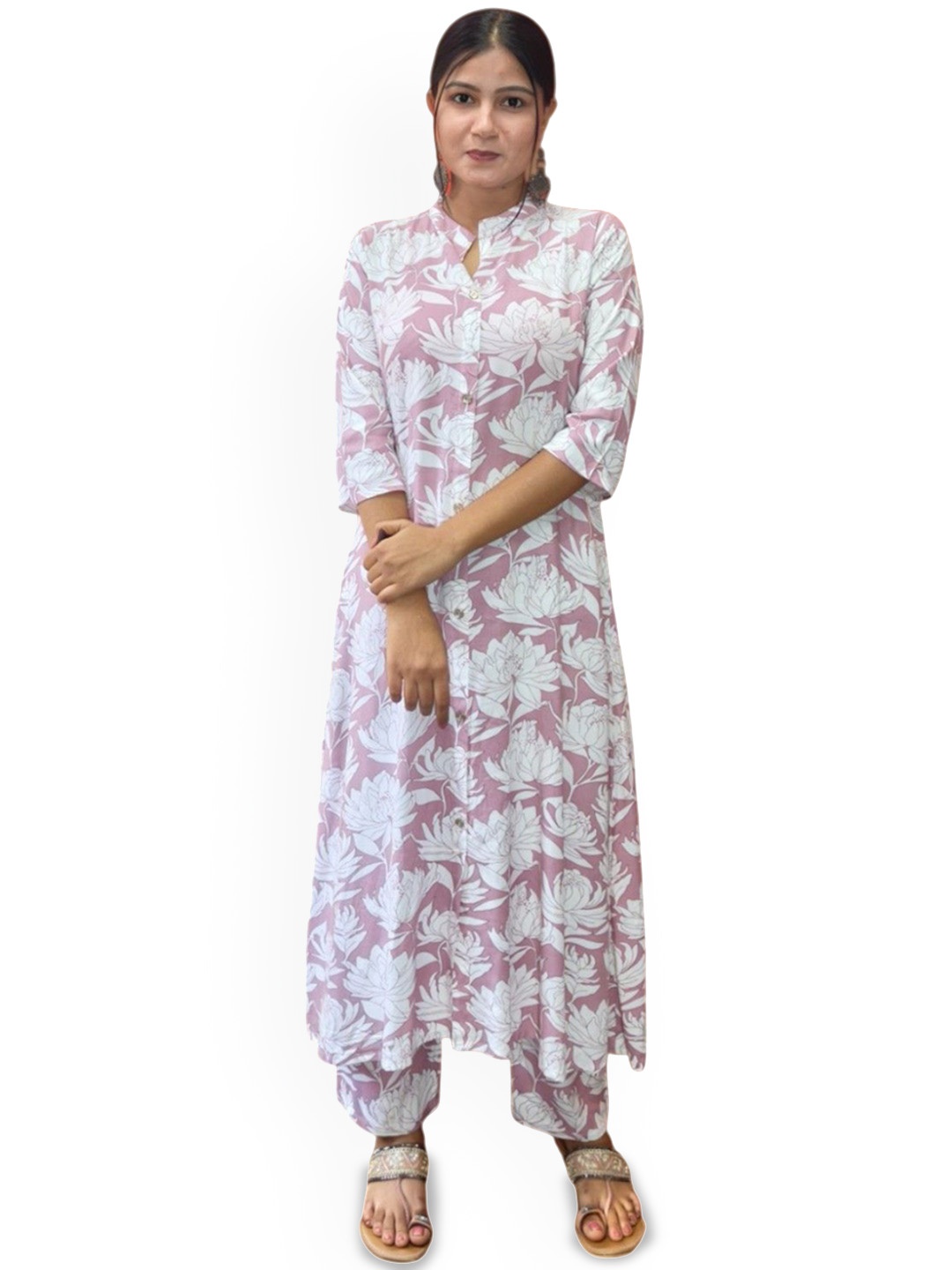 

Ayukti Floral Printed Mandarin Collar Pure Cotton Straight Kurta With Trousers, Pink