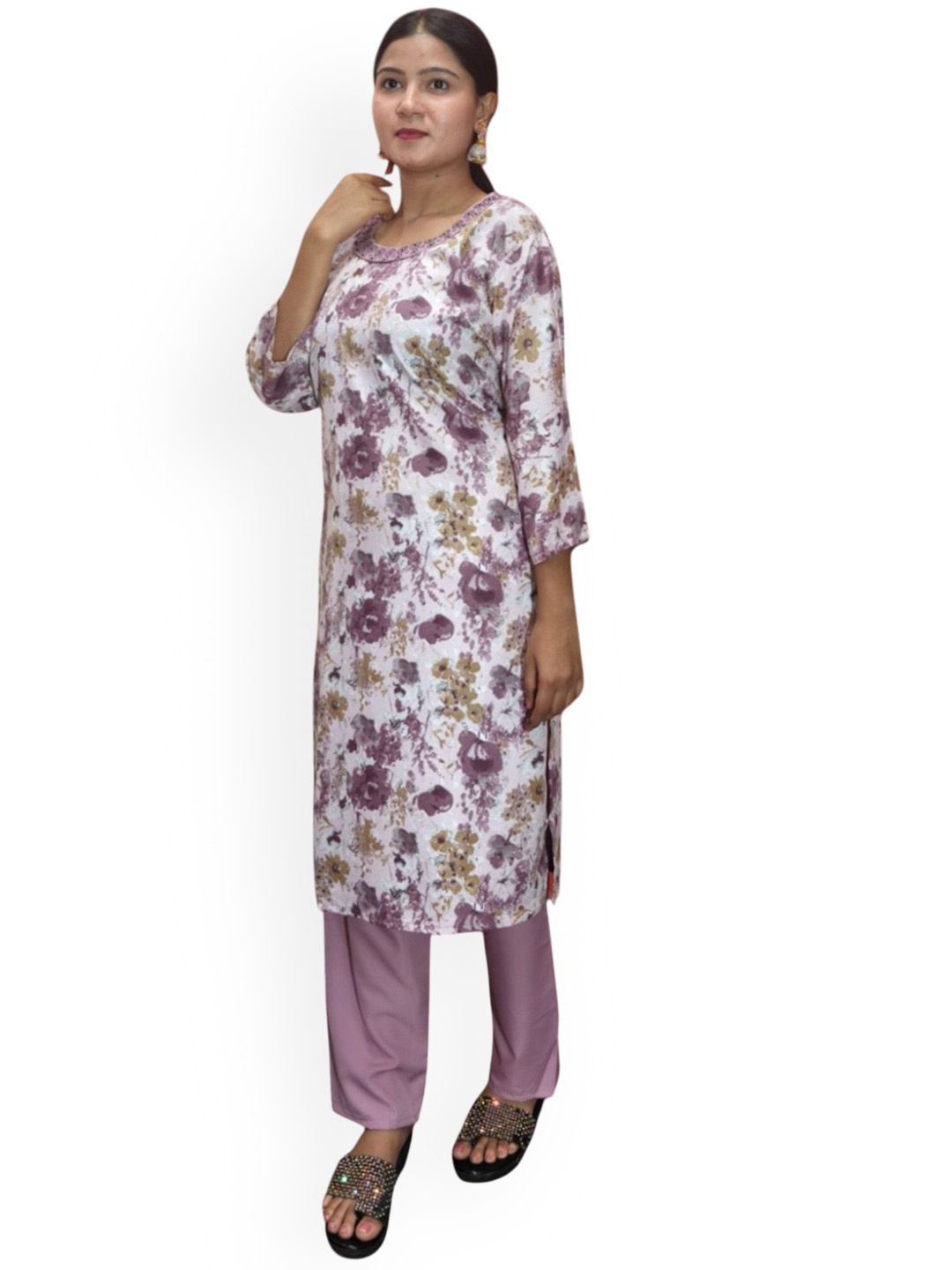 

Ayukti Floral Printed Round Neck Pure Cotton Straight Kurta With Trousers, Mauve