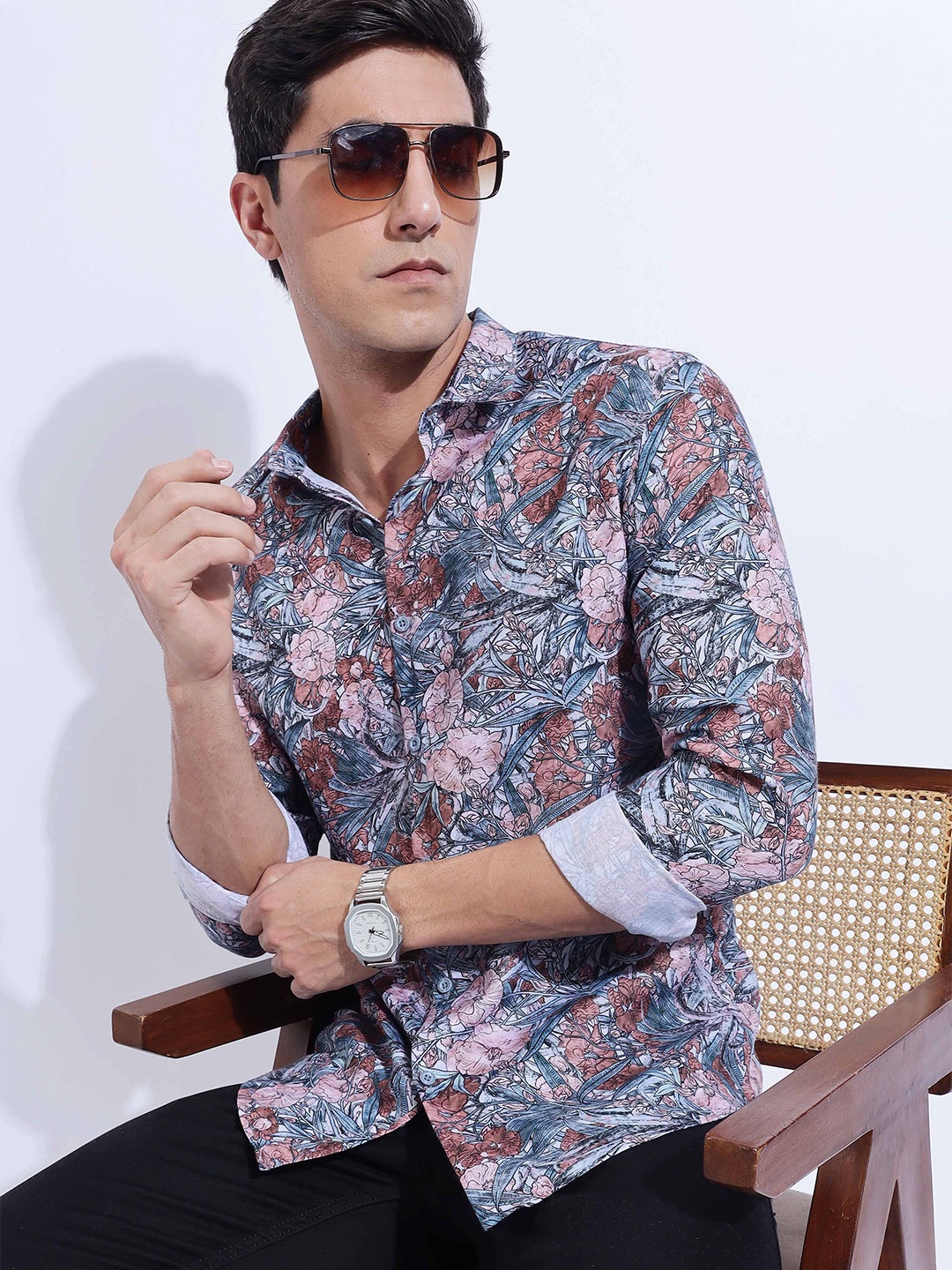 

HERE&NOW Men Slim Fit Spread Collar Floral Printed Cotton Casual Shirt, White