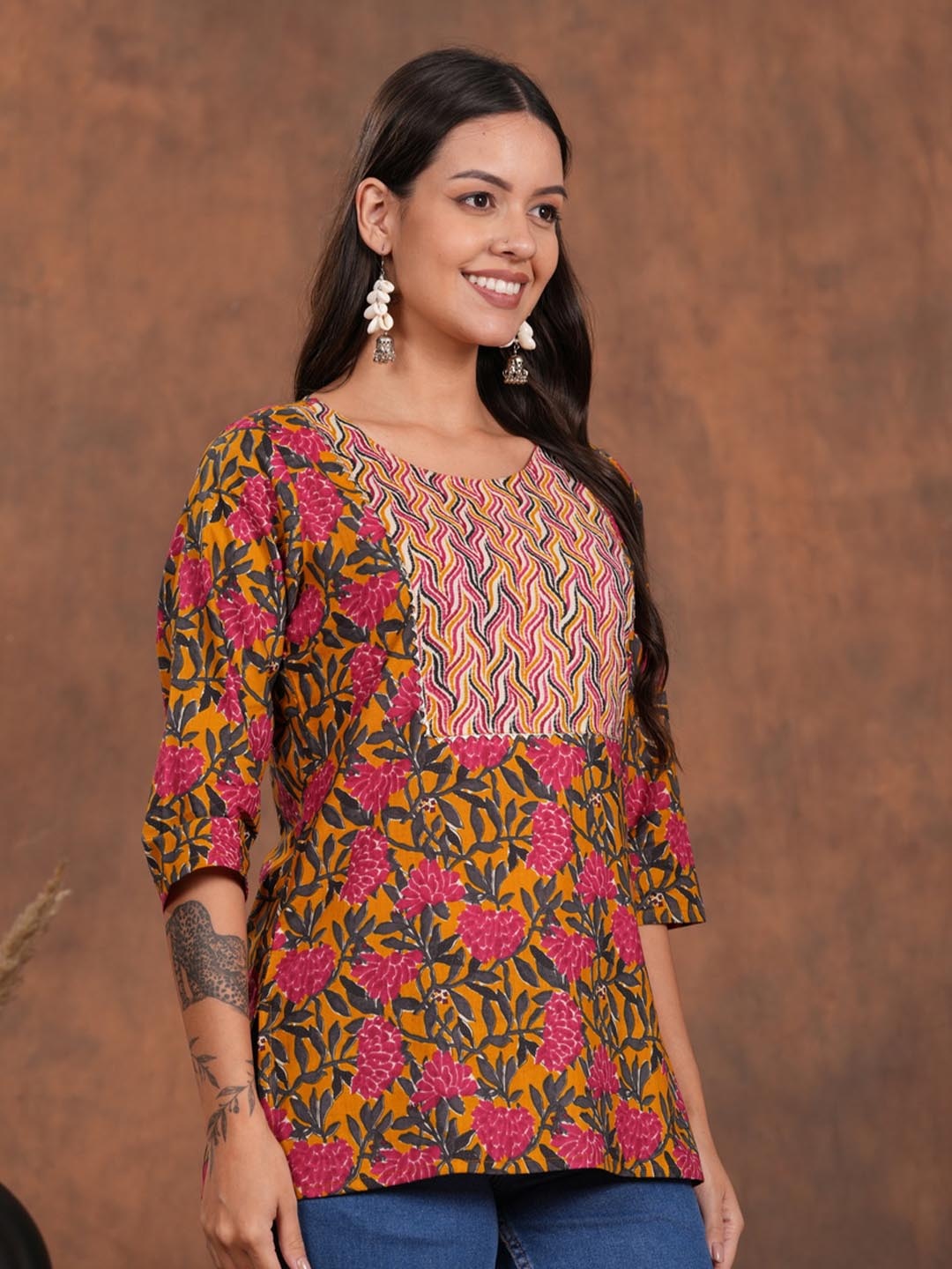 

Vilgi Floral Printed Pure Cotton Kurti, Yellow