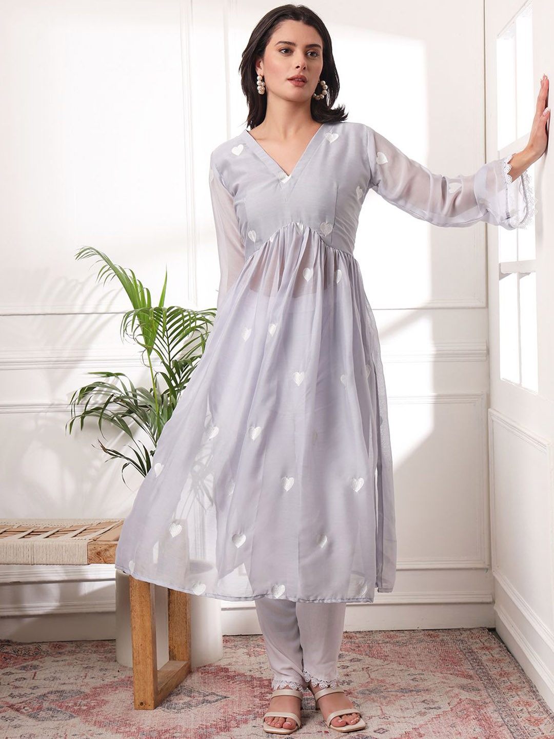 

PRENEA Abstract Embroidered Empire Flared Sleeves Georgette A-Line Kurta With Trousers, Silver