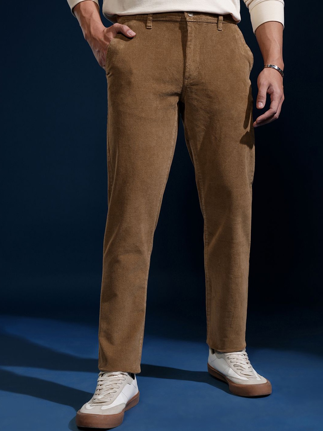 

HIGHLANDER Men Corduroy Textured Smart Slim Fit Trouser, Brown