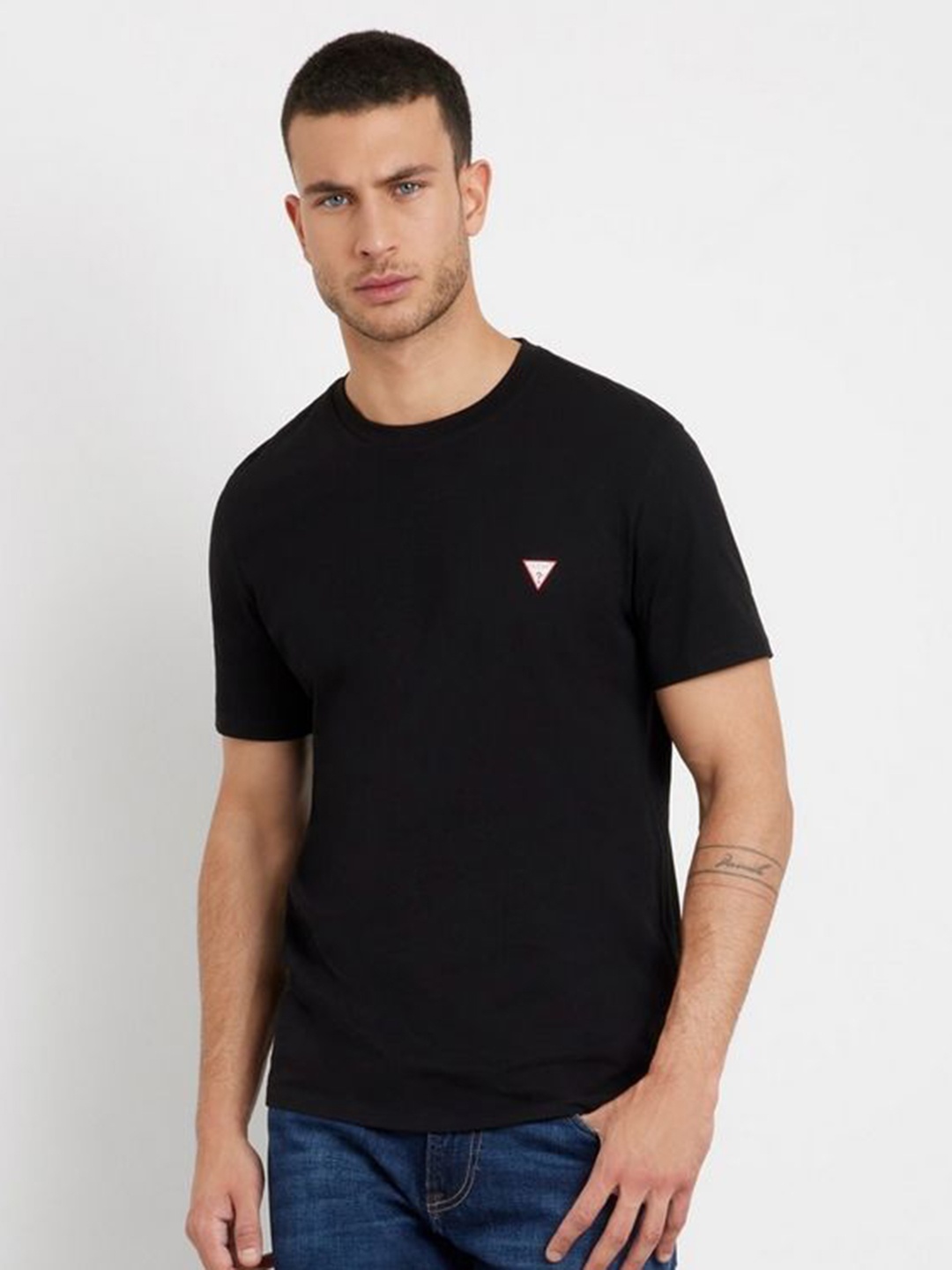 

GUESS Men Solid Round Neck Pure Cotton T-shirt, Black