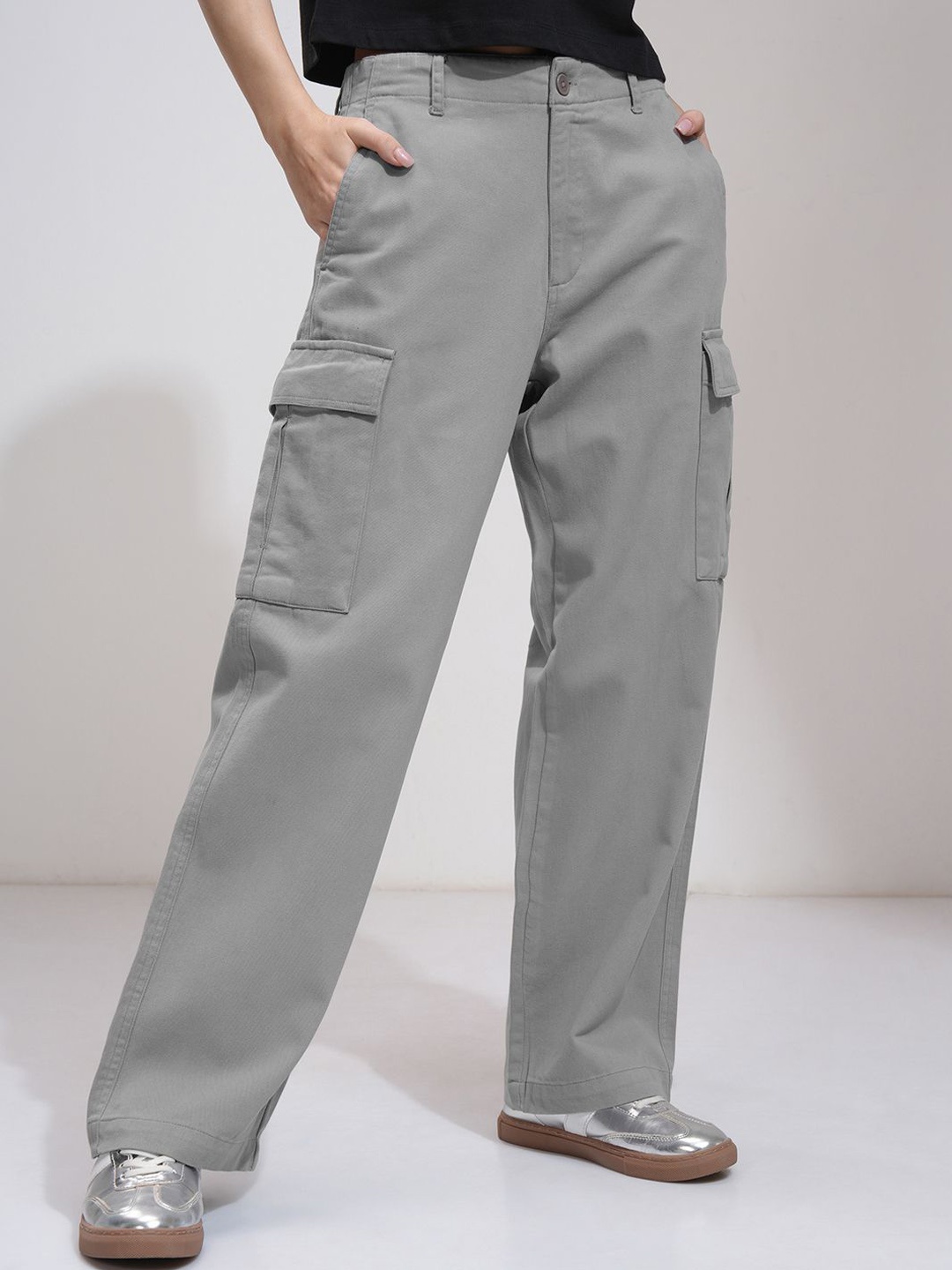 

Tokyo Talkies Women Solid Straight FIt Cargo Pants, Grey