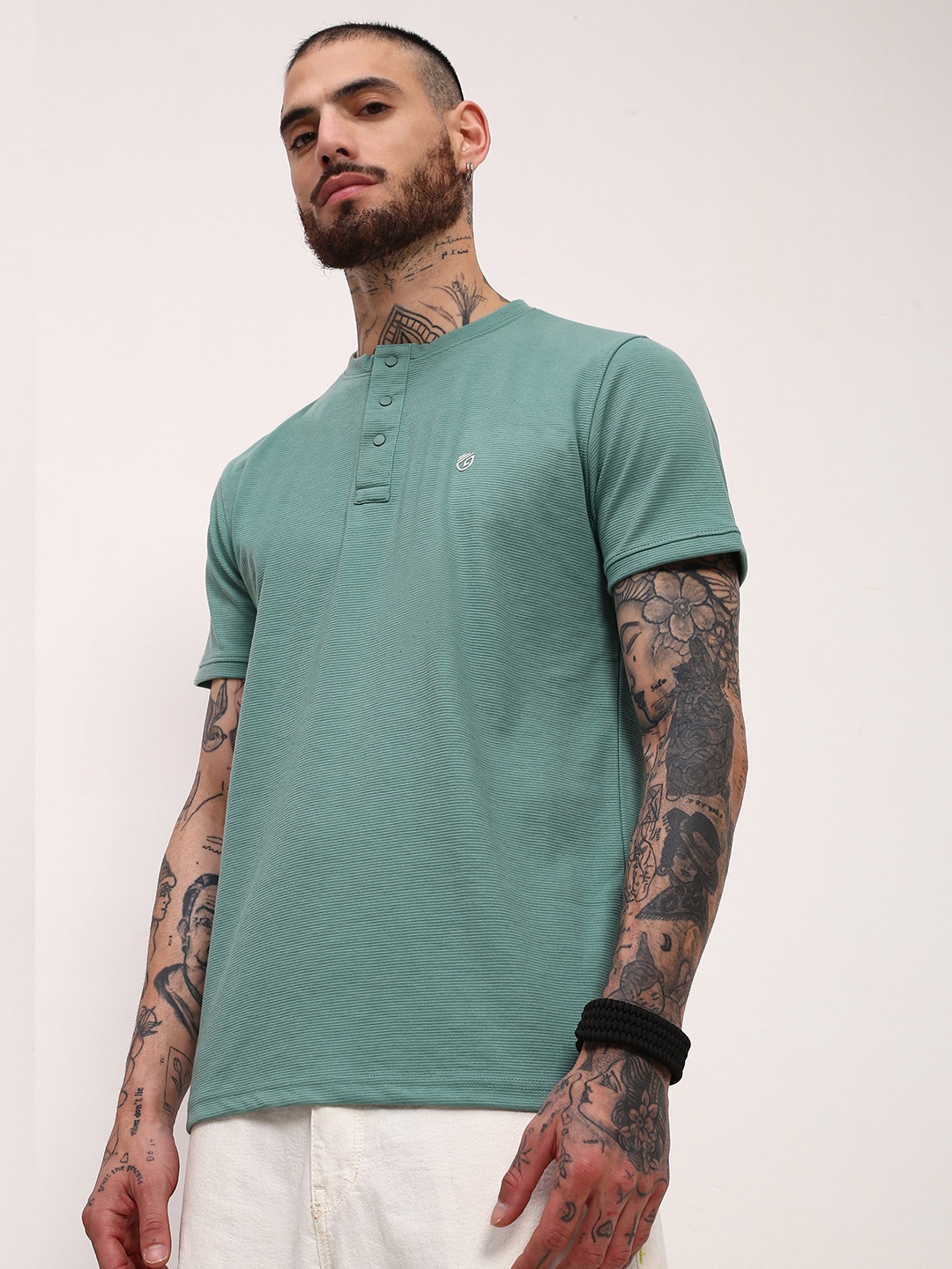 

SHOWOFF Men Solid Henley Neck Slim Fit Cotton T-shirt, Green