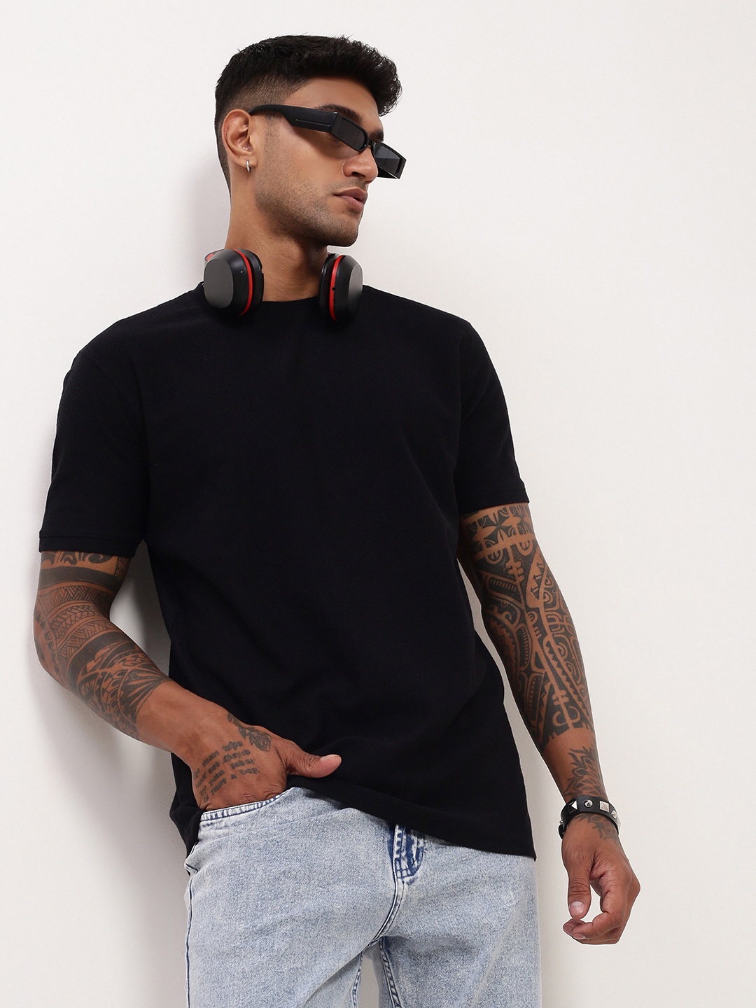 

SHOWOFF Men Solid Round Neck Cotton T-shirt, Black