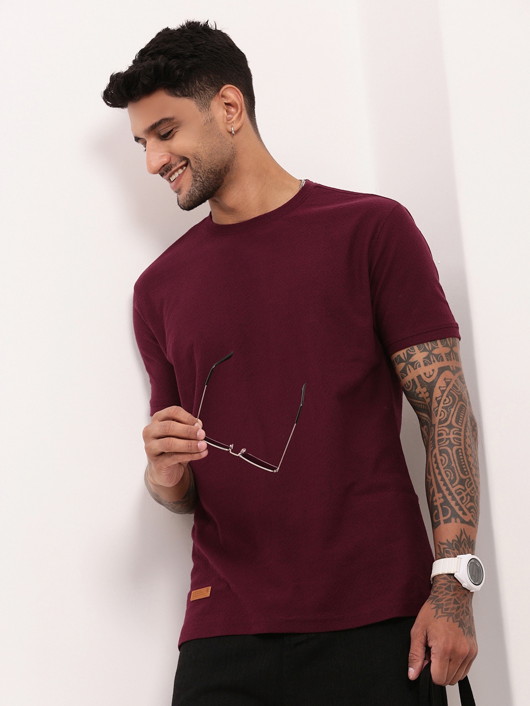 

SHOWOFF Men Solid Round Neck Cotton T-shirt, Burgundy