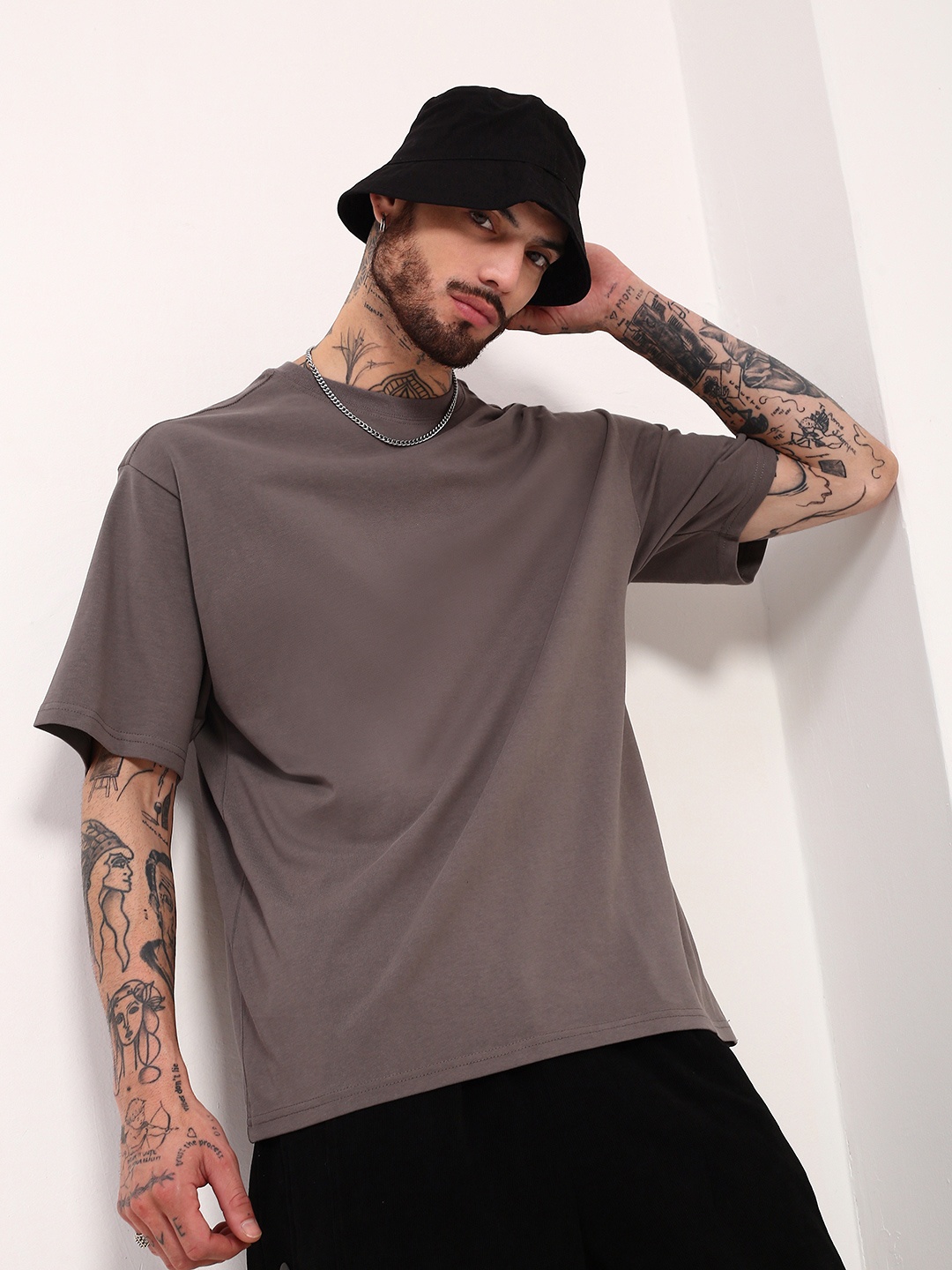 

SHOWOFF Men Solid Round Neck Oversized Cotton T-shirt, Grey