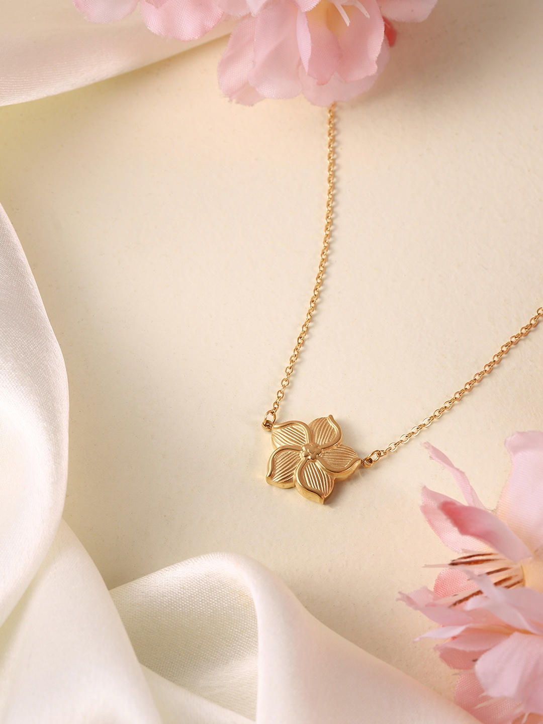 

DressBerry Floral Shaped Chain, Gold