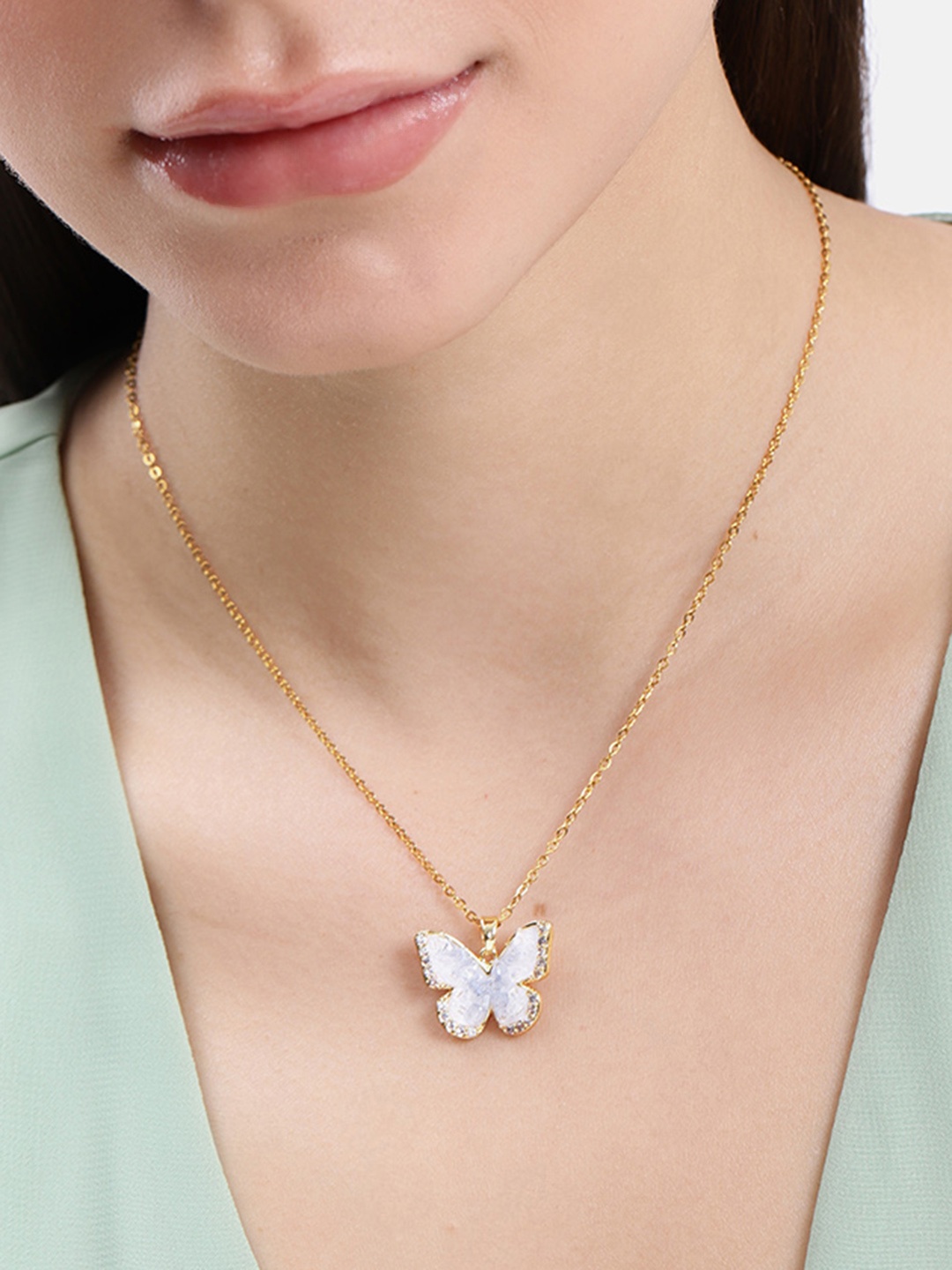 

DressBerry Contemporary Pendant with Chain, Gold